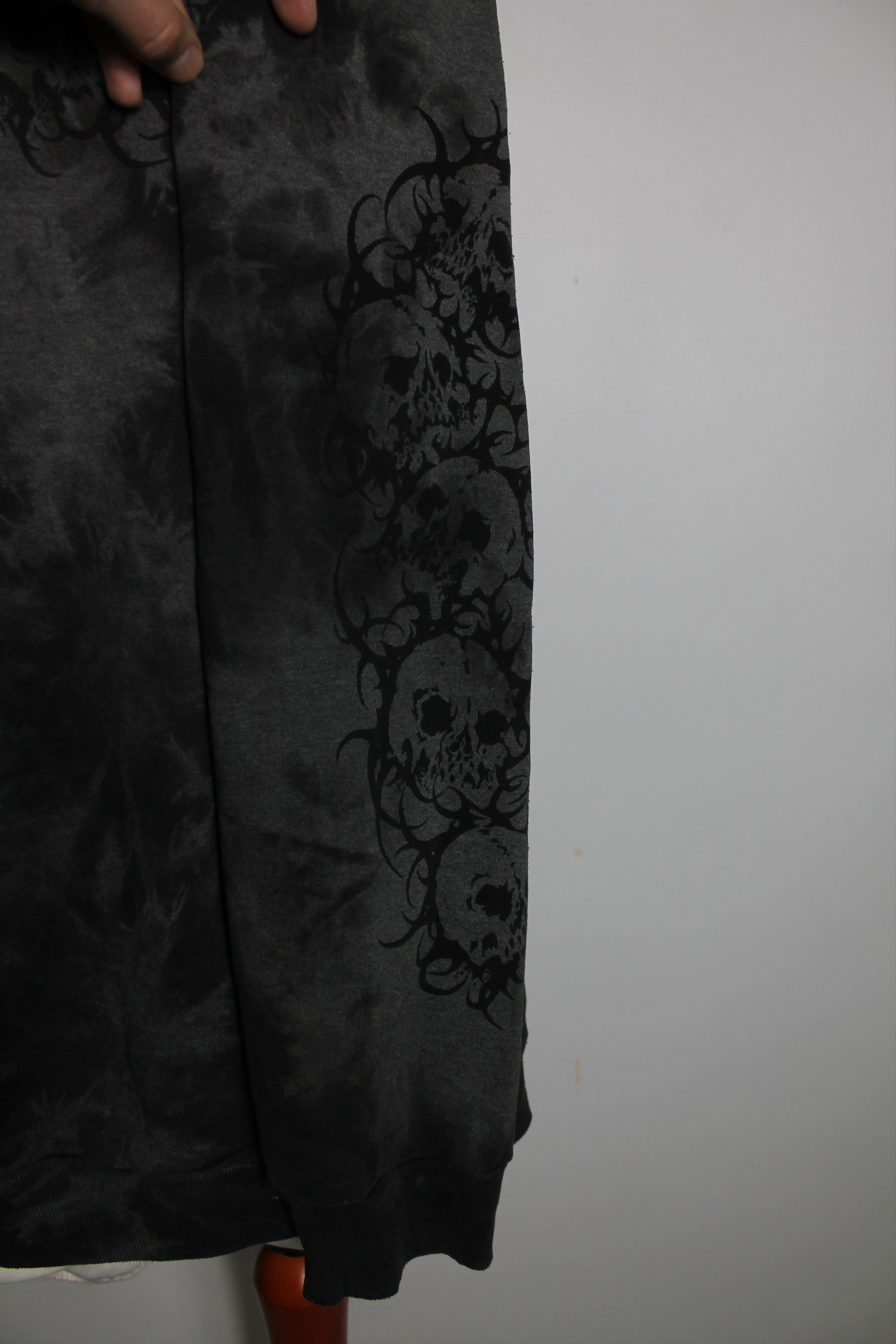 Other vintage Skulls TRASHED hoodie worn faded Black / gray Size US XXL / EU 58 / 5 - 11 Thumbnail