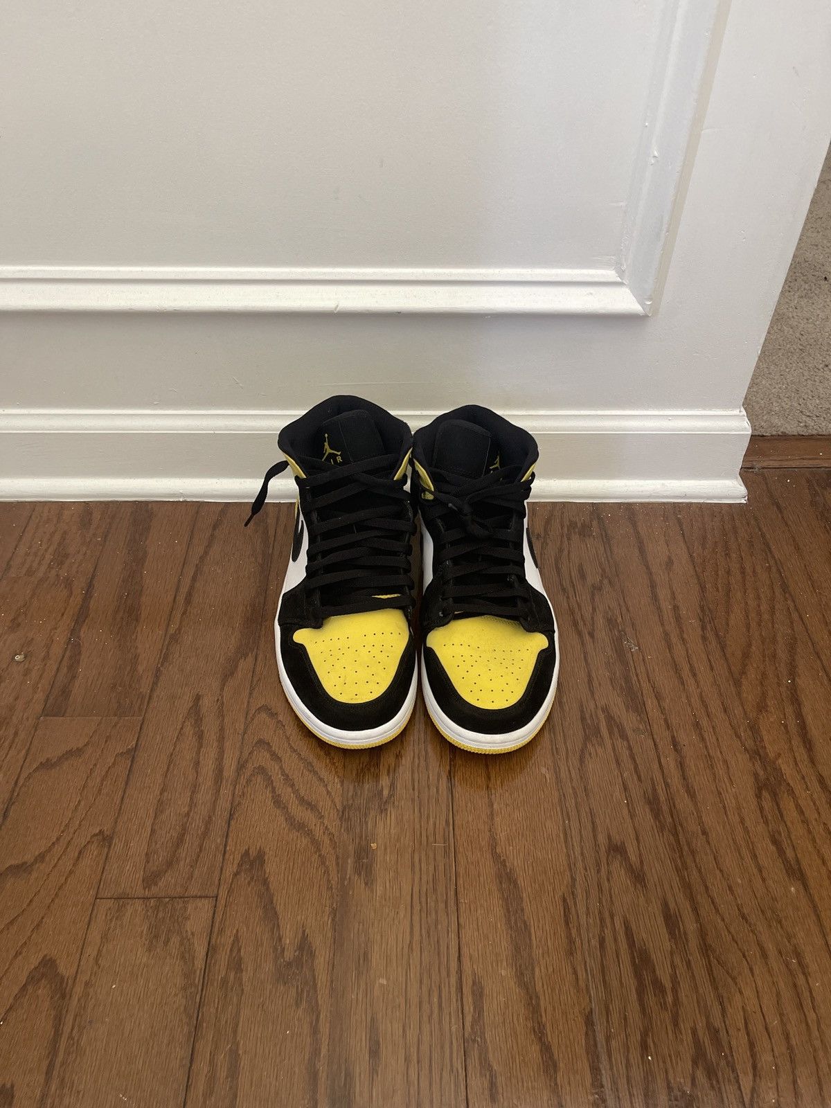 Jordan Mid Yellow Toe Black