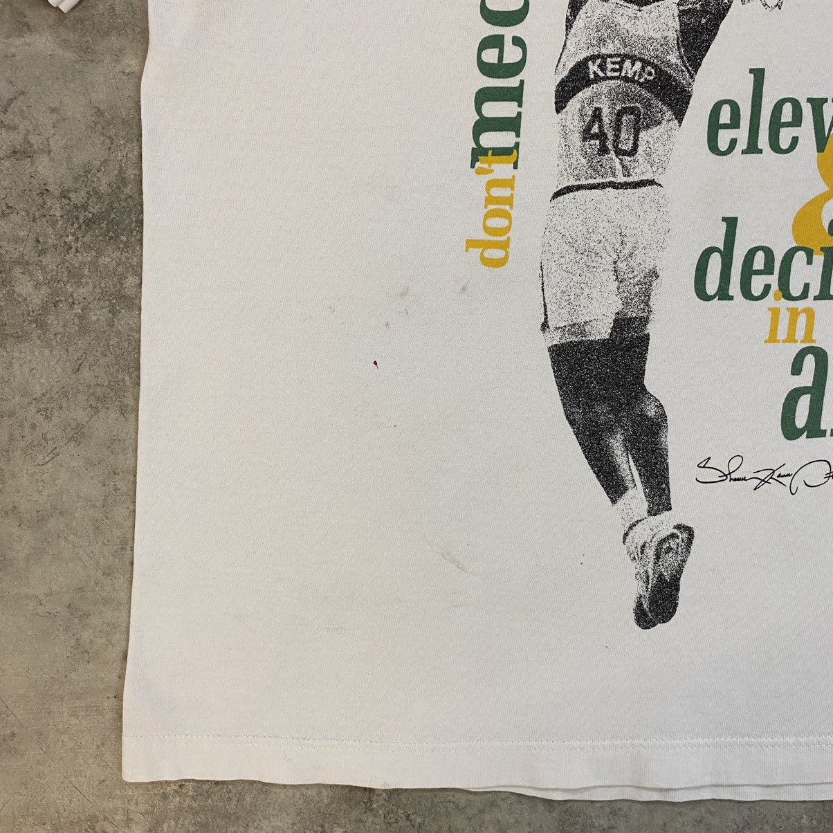 Above the Rim Vintage 90’s Shawn Kemp Above The Rim Graphic T-Shirt Size US M / EU 48-50 / 2 - 4 Thumbnail