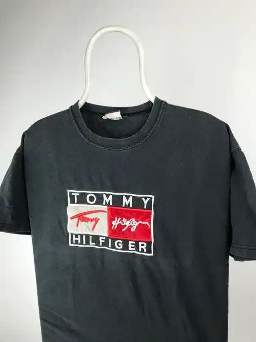Tommy Hilfiger Tommy hilfiger T-shirt vintage embroidered logo size Large Size US L / EU 52-54 / 3 - 3 Thumbnail