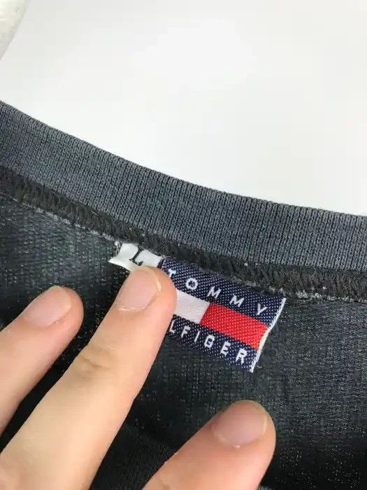 Tommy Hilfiger Tommy hilfiger T-shirt vintage embroidered logo size Large Size US L / EU 52-54 / 3 - 2 Thumbnail
