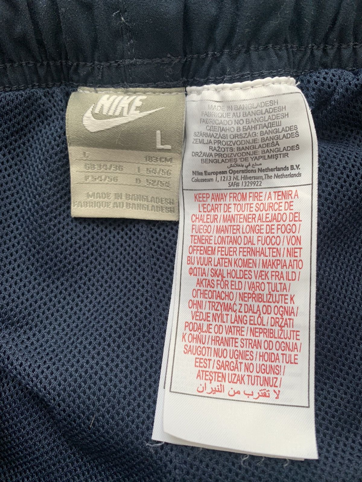 Nike Vintage Nike logo sport shorts Size US 34 / EU 50 - 5 Thumbnail