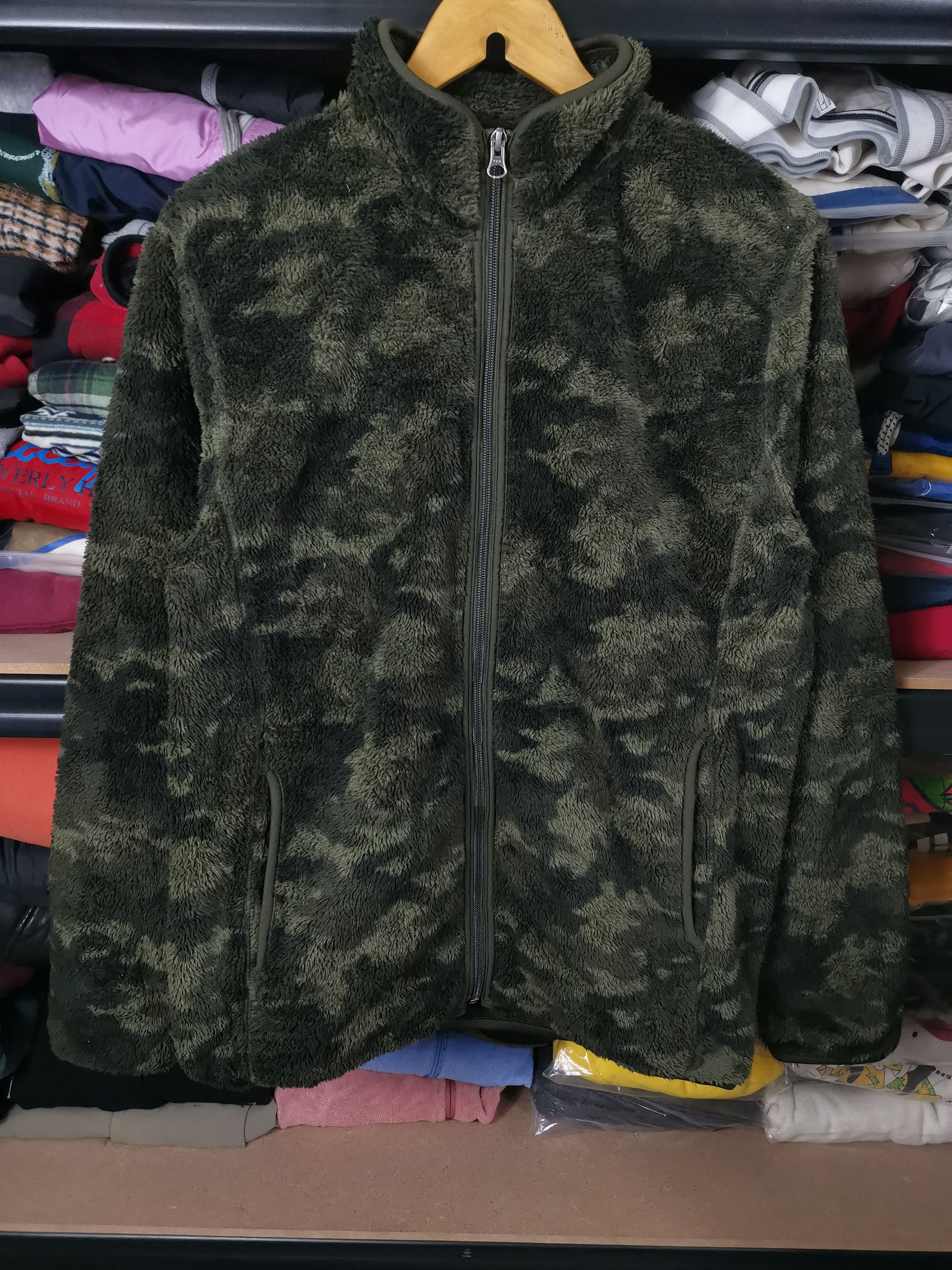 Japanese Brand Uniqlo Fleece Camo Sweater Jacket Size US M / EU 48-50 / 2 - 1 Thumbnail