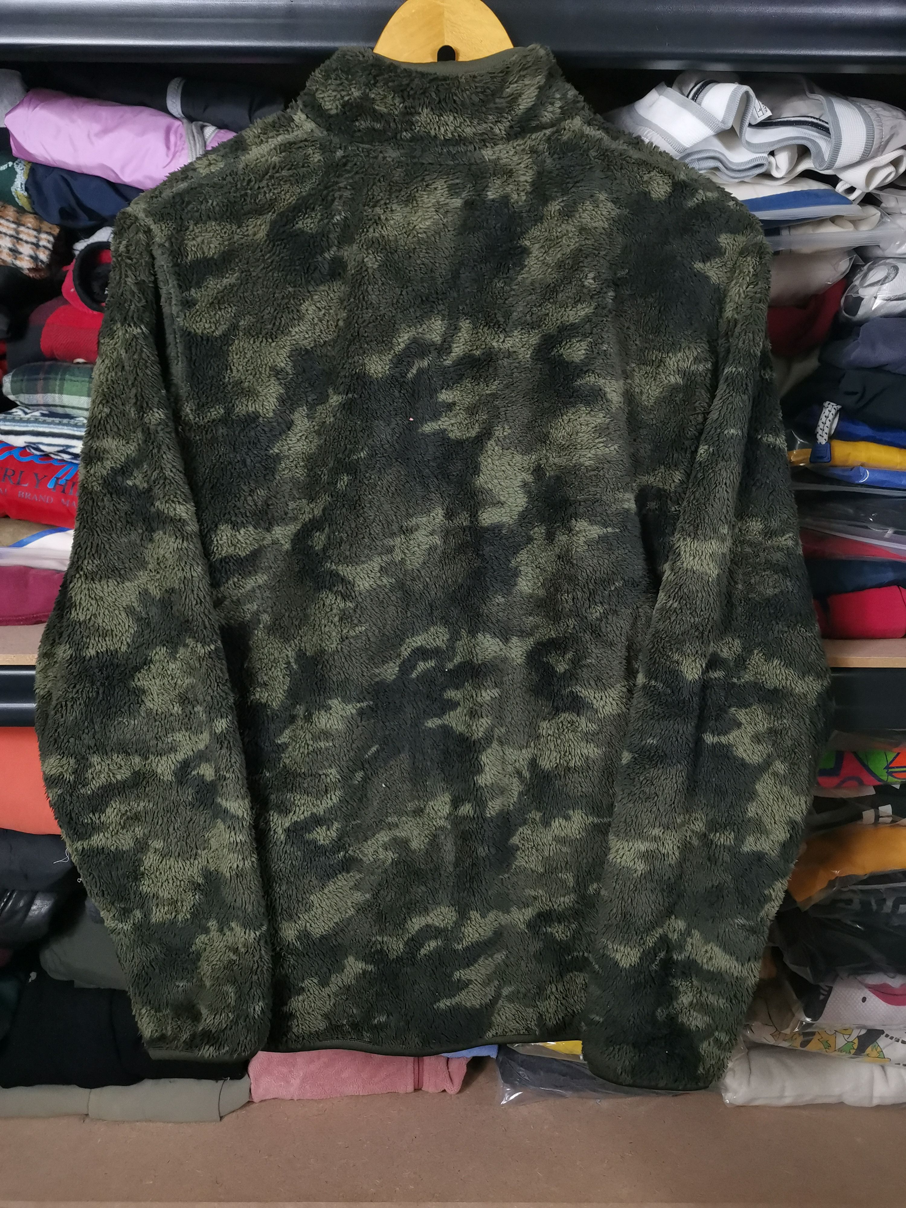 Japanese Brand Uniqlo Fleece Camo Sweater Jacket Size US M / EU 48-50 / 2 - 2 Thumbnail