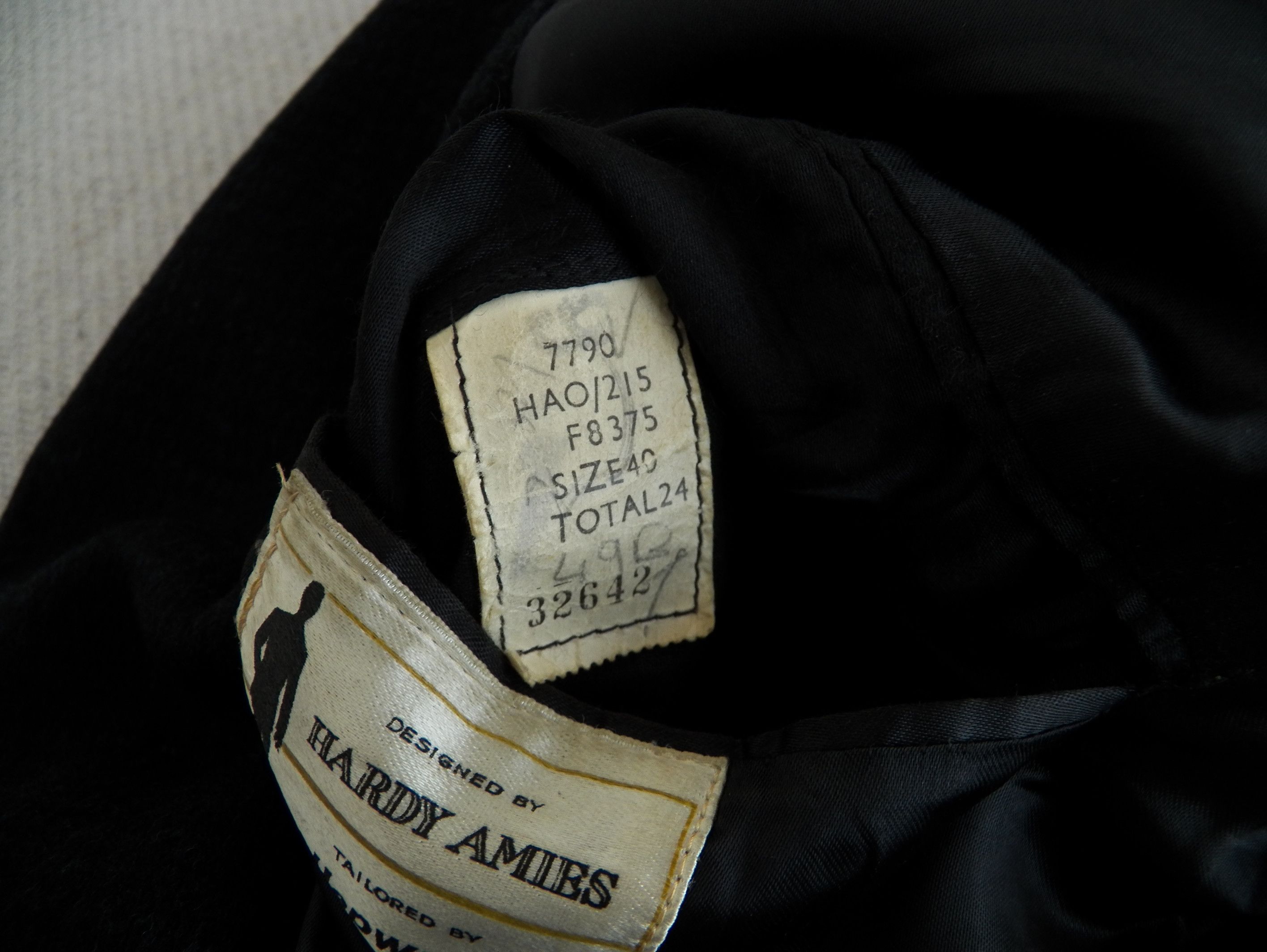 Hardy Amies Vintage Hardy Amies by Hepworths COAT US/UK40 EU50 wool Size US M / EU 48-50 / 2 - 5 Thumbnail