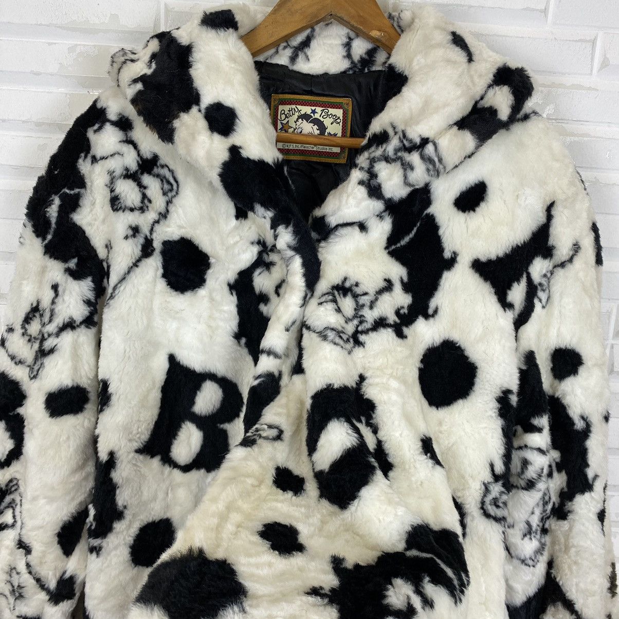 Vintage ☀️Vintage Betty Boop fur coat Size US M / EU 48-50 / 2 - 8 Thumbnail