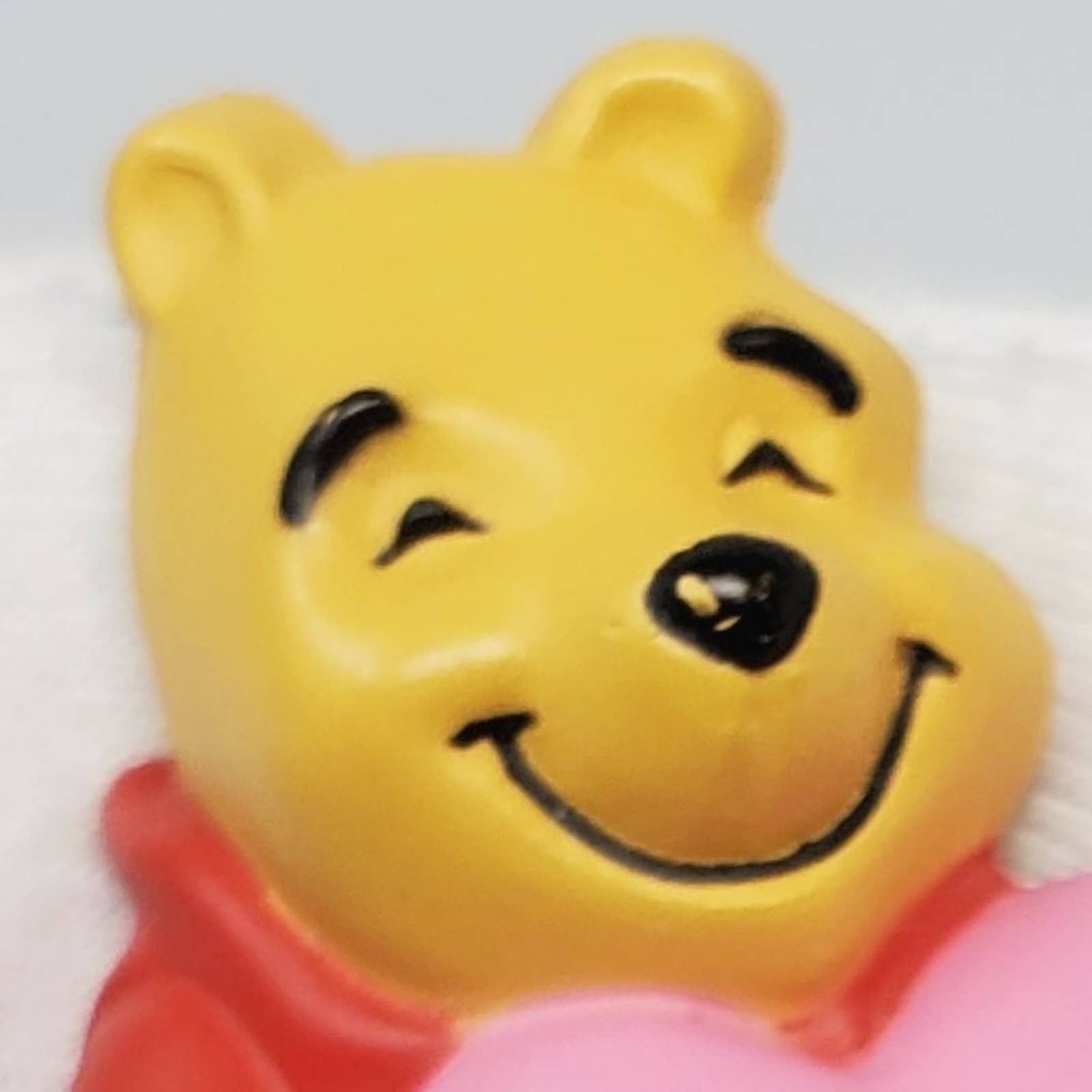 Disney VTG Disney X Hallmark Winnie the Pooh Pink Heart Brooch Size ONE SIZE - 2 Preview