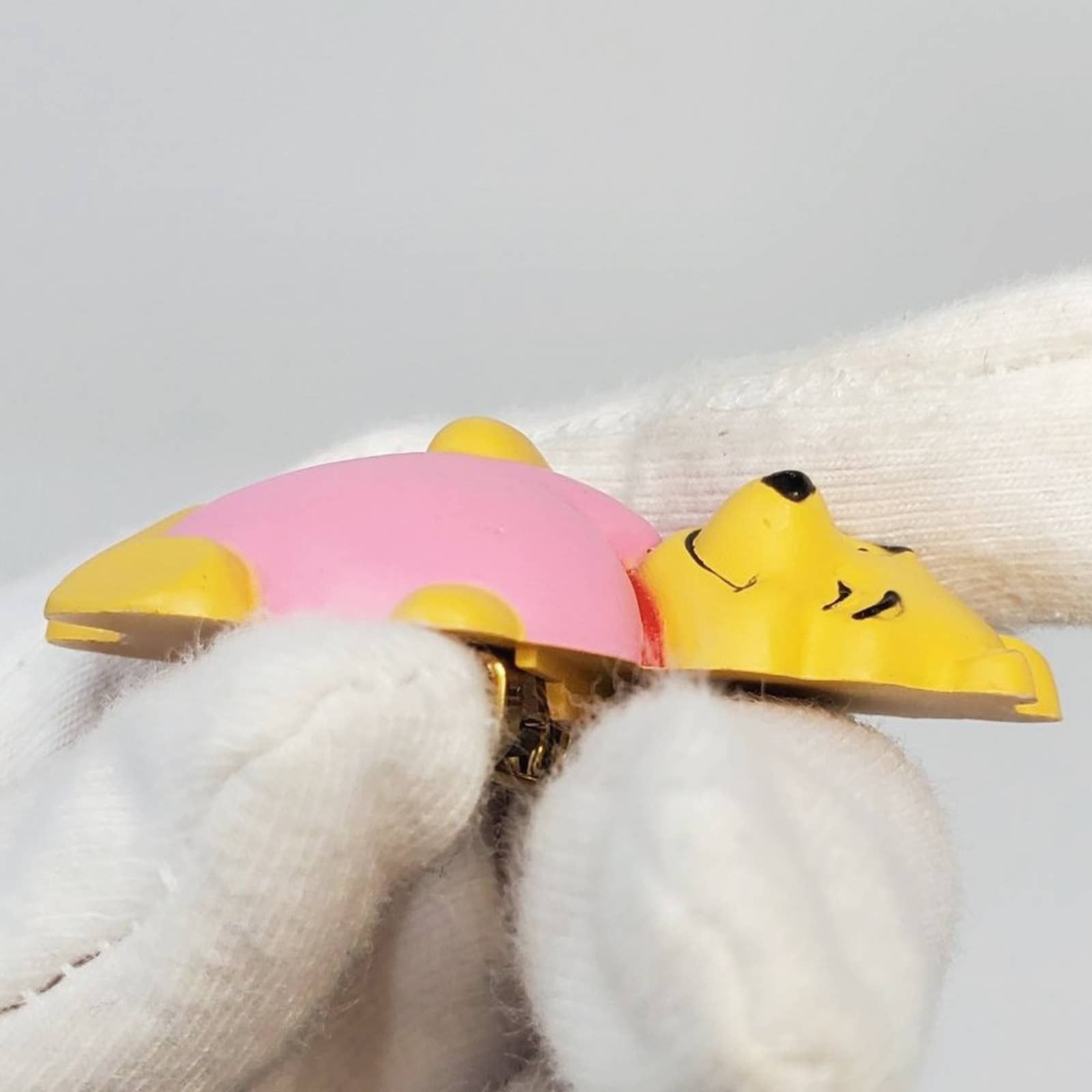 Disney VTG Disney X Hallmark Winnie the Pooh Pink Heart Brooch Size ONE SIZE - 7 Thumbnail