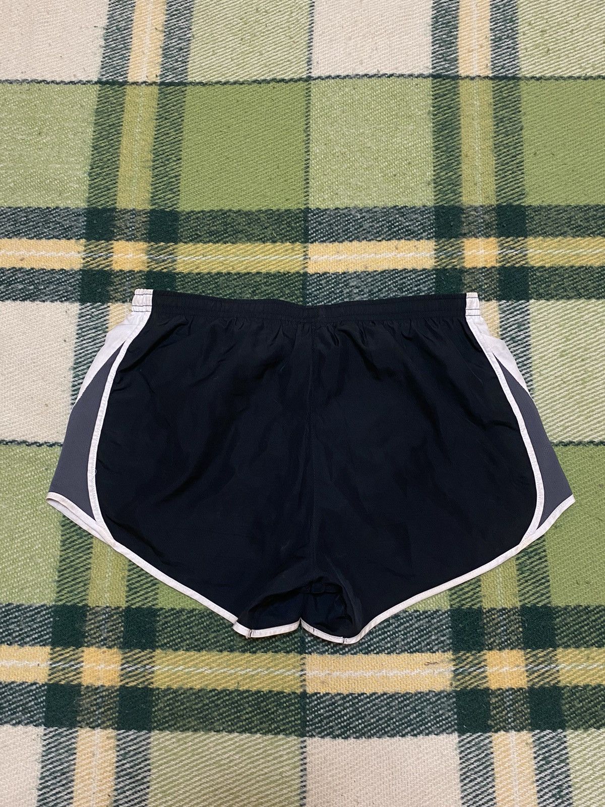 Nike Vintage Nike shorts streetwear swoosh casual y2k size M Size US 32 / EU 48 - 2 Thumbnail