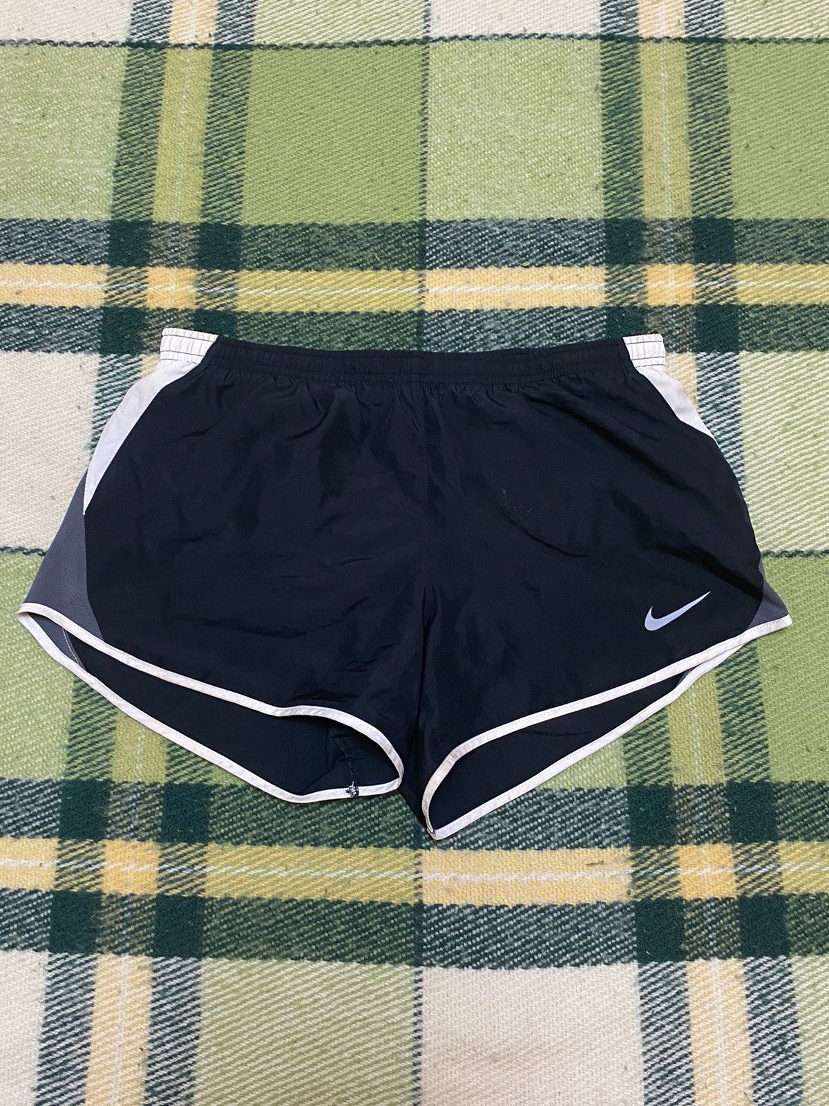 Nike Vintage Nike shorts streetwear swoosh casual y2k size M Size US 32 / EU 48 - 1 Thumbnail