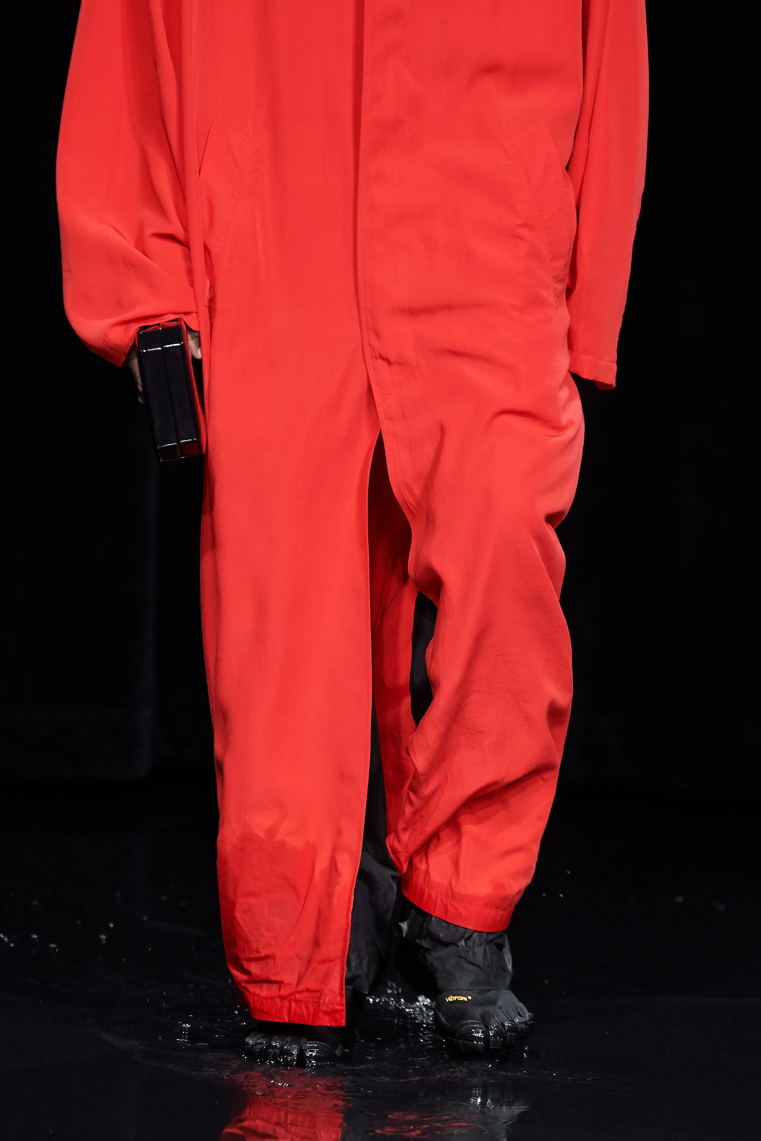 Balenciaga RUNWAY LOOK 16 FALL 2020 FLOOR LENGTH SCARLET RED Size US M / EU 48-50 / 2 - 2 Thumbnail