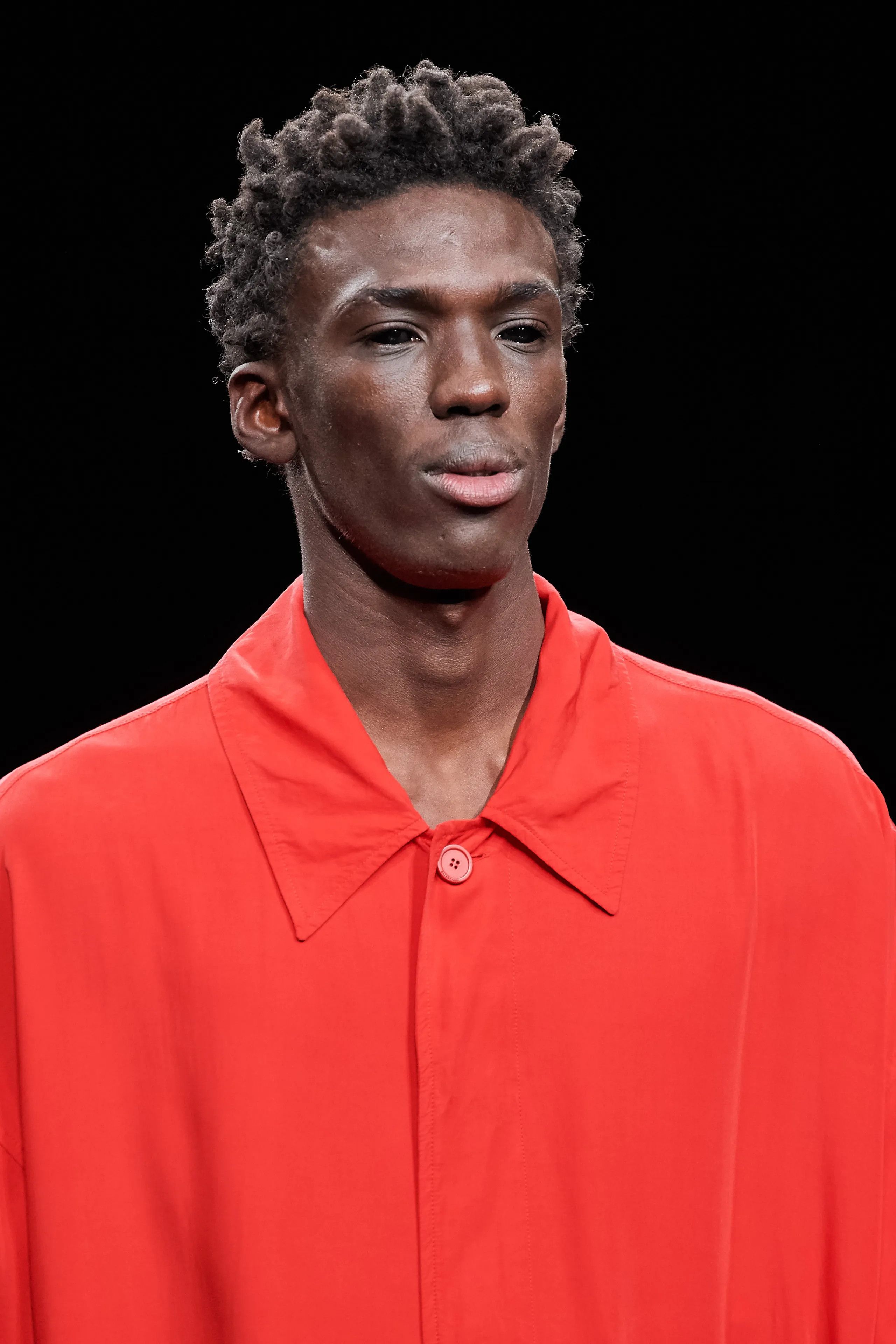 Balenciaga RUNWAY LOOK 16 FALL 2020 FLOOR LENGTH SCARLET RED Size US M / EU 48-50 / 2 - 4 Thumbnail