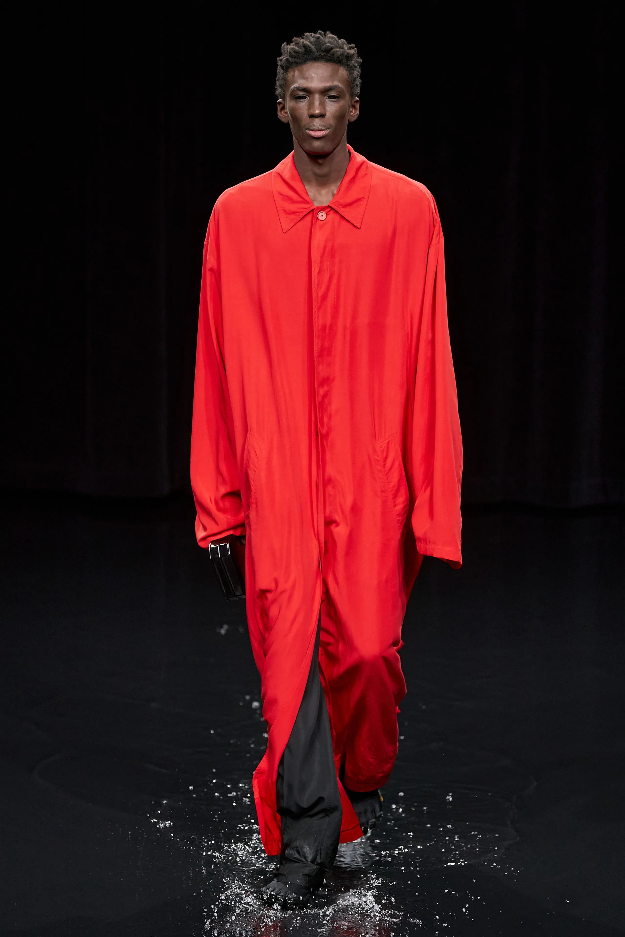 Balenciaga RUNWAY LOOK 16 FALL 2020 FLOOR LENGTH SCARLET RED Size US M / EU 48-50 / 2 - 1 Thumbnail