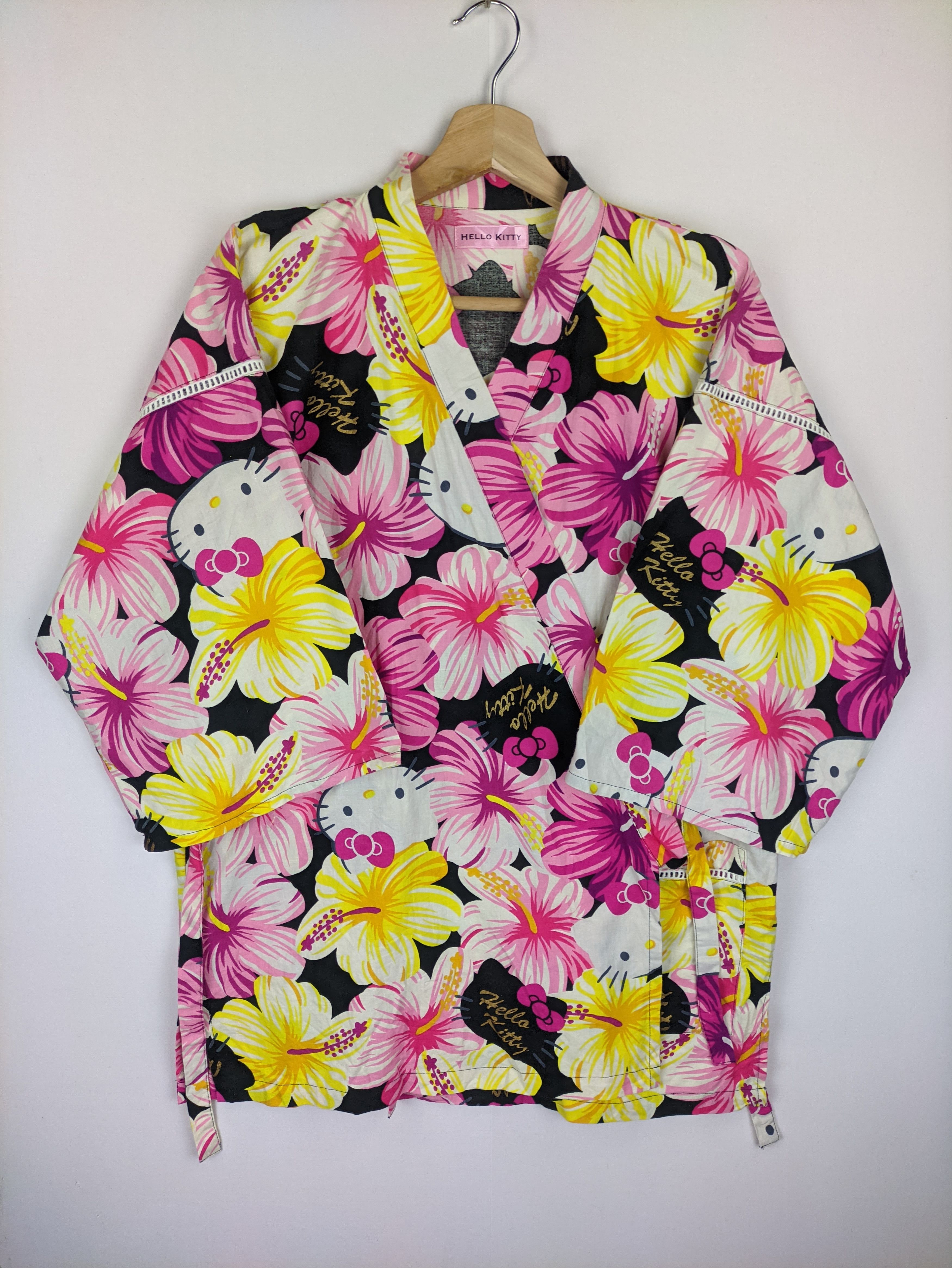 Anime Steals🔥Kimono Haori Hello Kitty Flower Anime Size M / US 6-8 / IT 42-44 - 1 Thumbnail