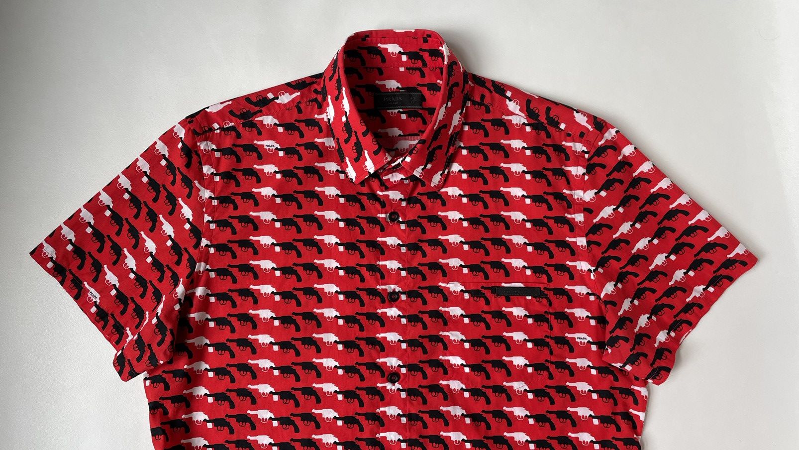 Prada A/W 13 ‘Gun’ Print Short Sleeve Shirt Size US M / EU 48-50 / 2 - 3 Thumbnail