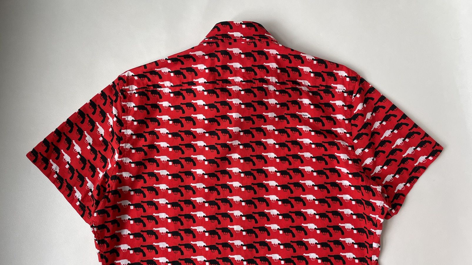 Prada A/W 13 ‘Gun’ Print Short Sleeve Shirt Size US M / EU 48-50 / 2 - 9 Thumbnail