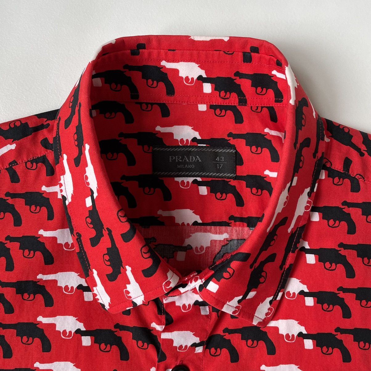 Prada A/W 13 ‘Gun’ Print Short Sleeve Shirt Size US M / EU 48-50 / 2 - 4 Thumbnail