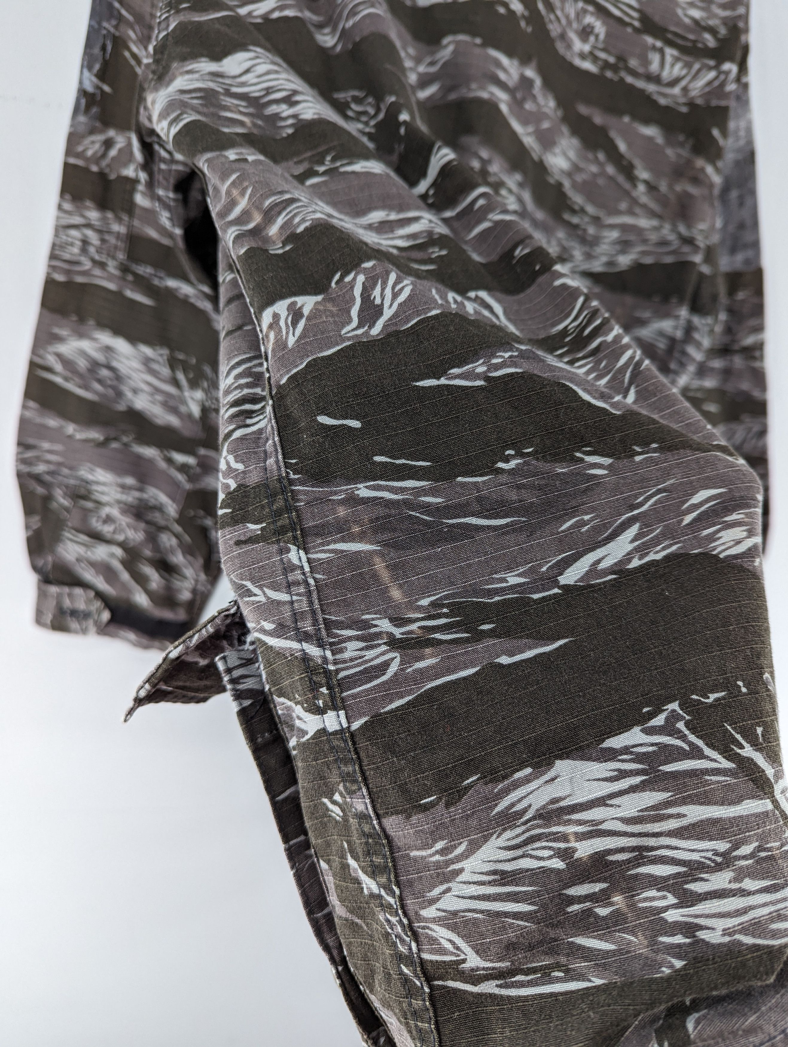 Other 🔥RARE🔥Vintage Tiger Stripe Military Button Ups Jacket Size US L / EU 52-54 / 3 - 17 Thumbnail