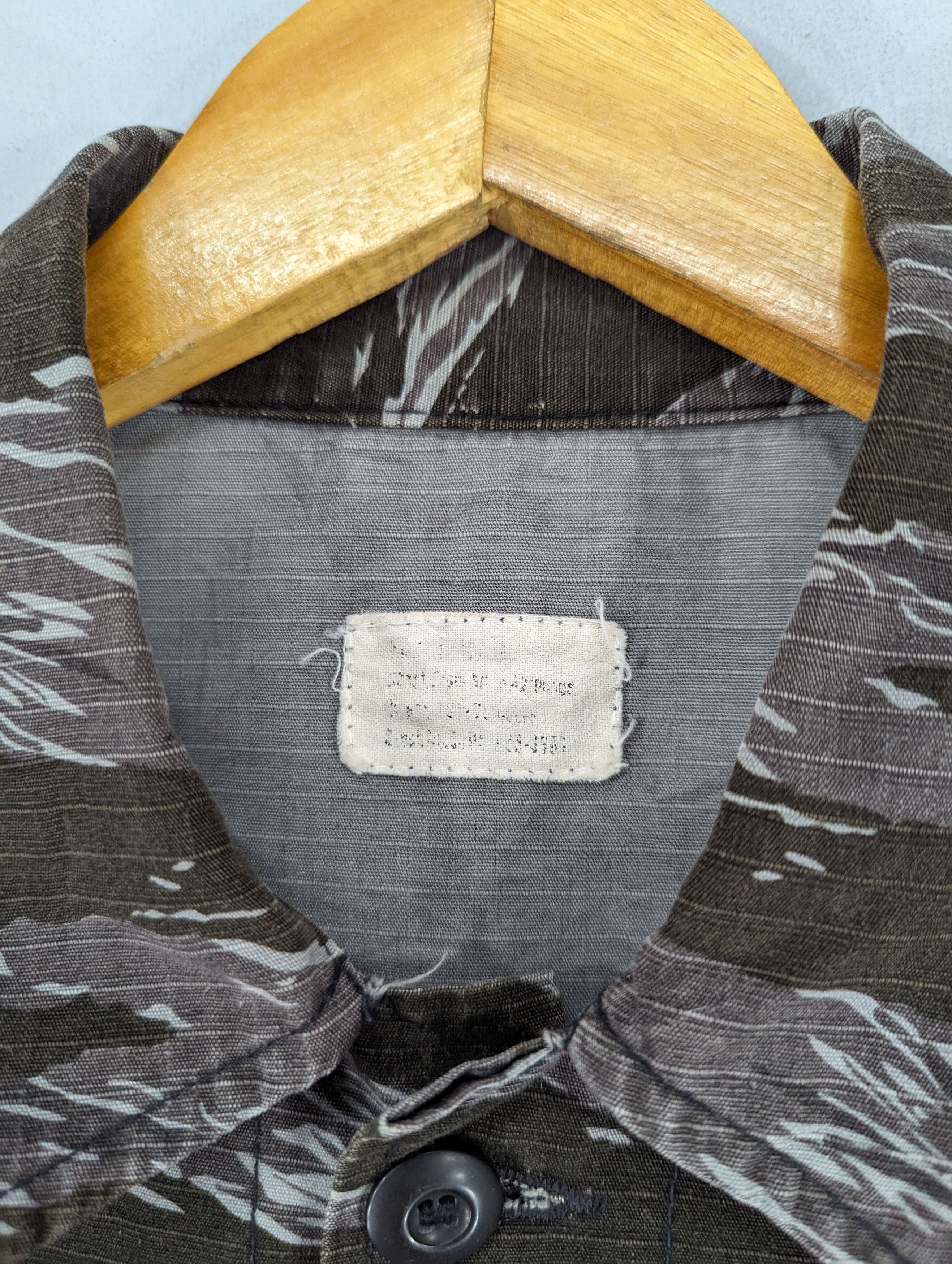 Other 🔥RARE🔥Vintage Tiger Stripe Military Button Ups Jacket Size US L / EU 52-54 / 3 - 11 Thumbnail