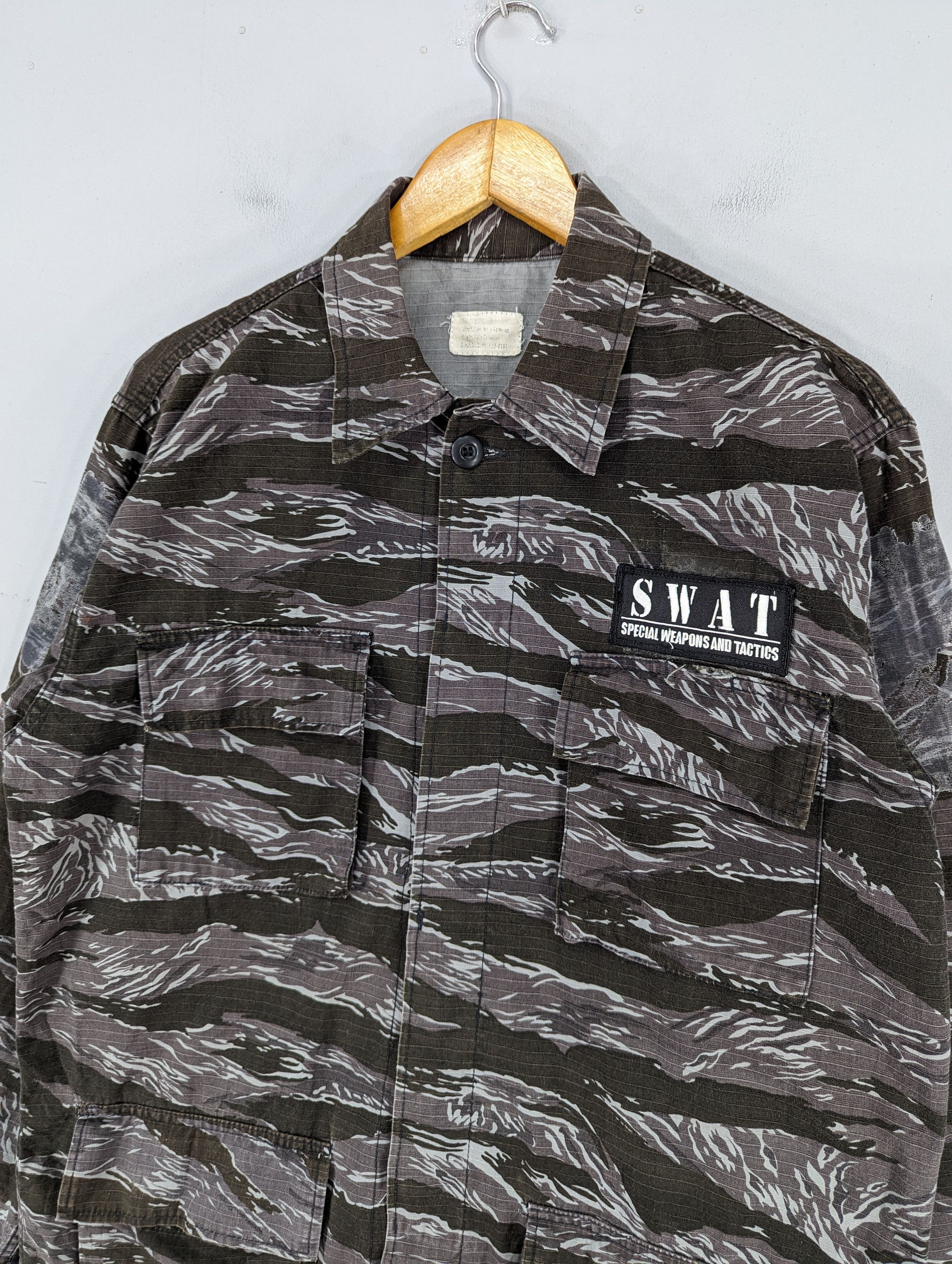 Other 🔥RARE🔥Vintage Tiger Stripe Military Button Ups Jacket Size US L / EU 52-54 / 3 - 4 Thumbnail