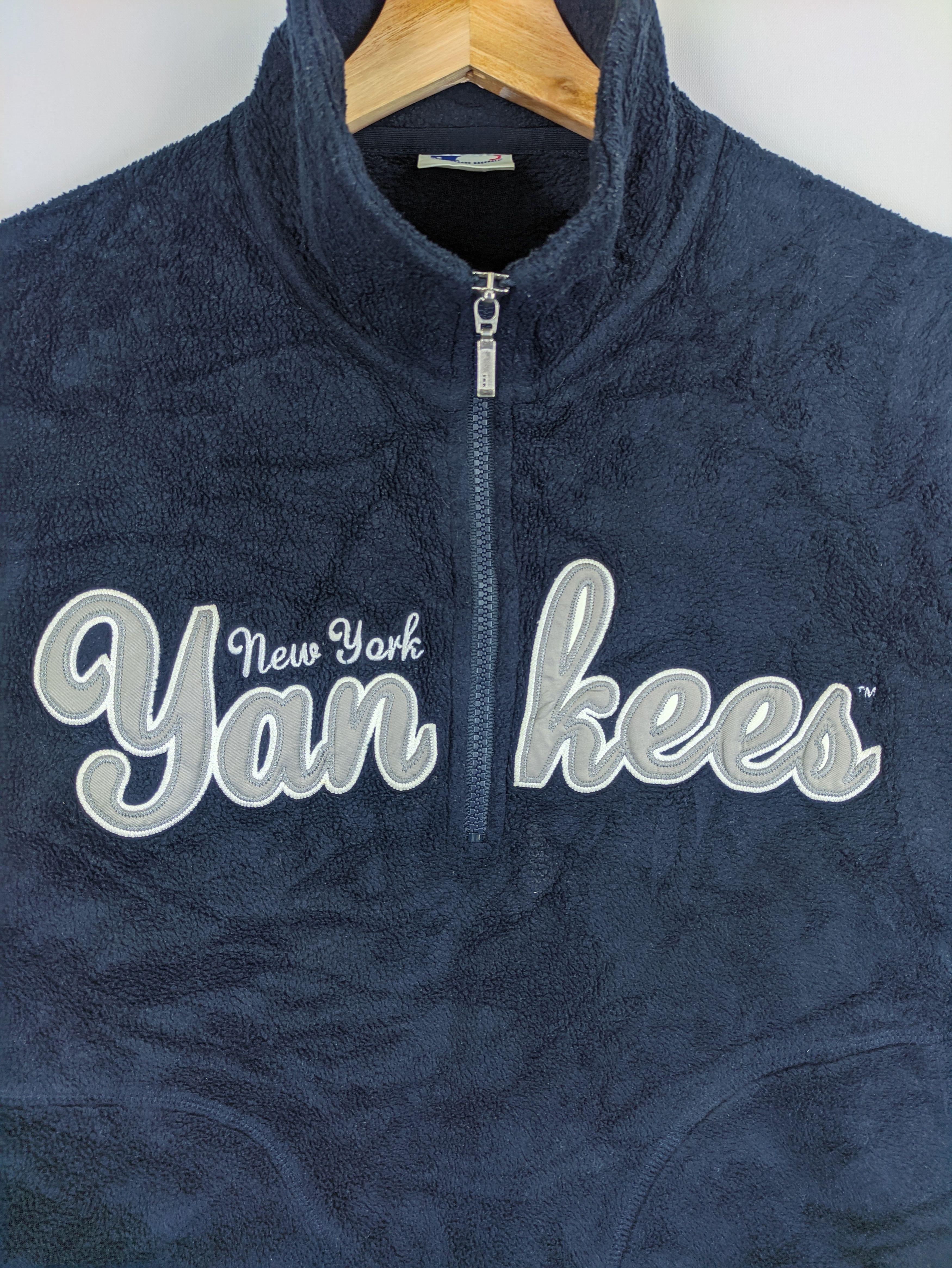 MLB Steals🔥Uniqlo Fleece Sweater MLB NY Yankees Size US M / EU 48-50 / 2 - 6 Thumbnail