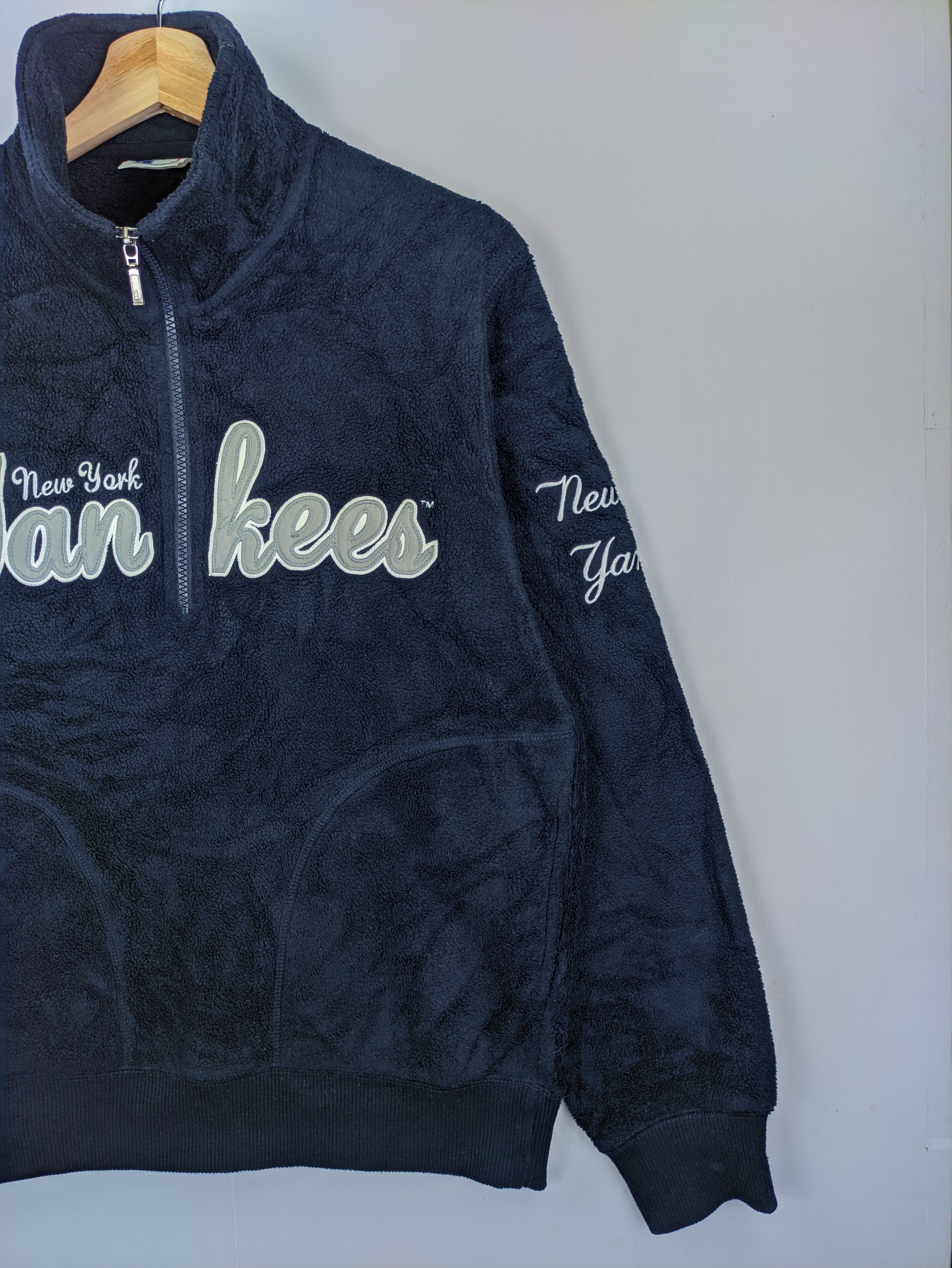 MLB Steals🔥Uniqlo Fleece Sweater MLB NY Yankees Size US M / EU 48-50 / 2 - 7 Thumbnail