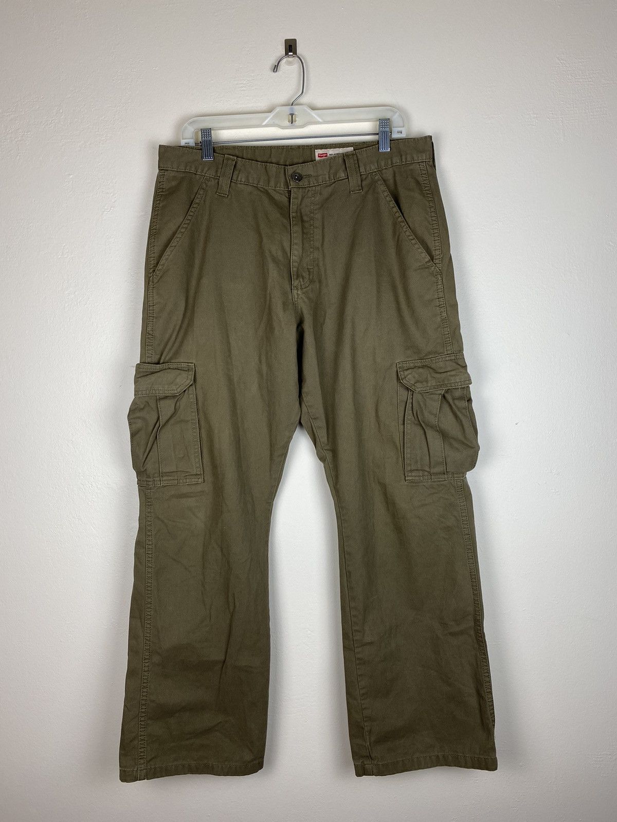 Vintage Vintage Wrangler Cargo Pants Olive Green Size US 32 / EU 48 - 1 Thumbnail