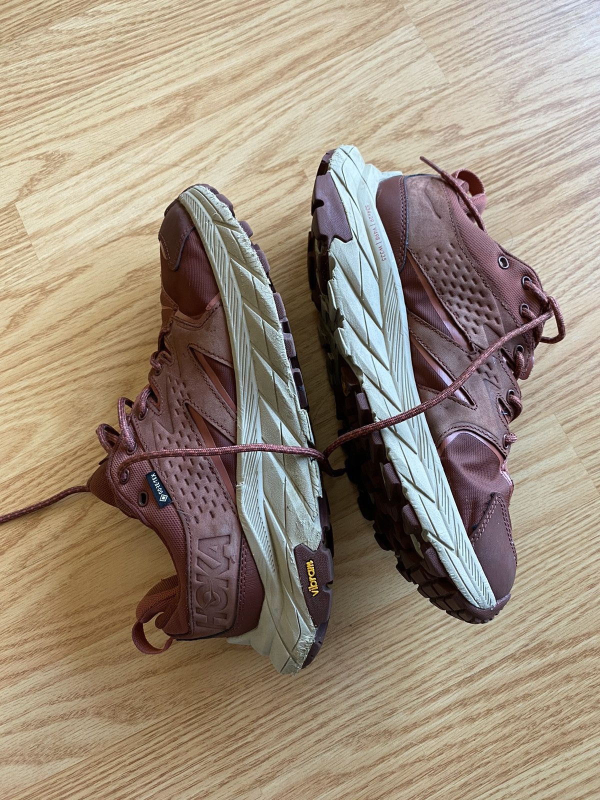 Hoka Hoka Anacapa Red Chunky Gore-tex Vibram Sneaker Shoes Rare Size US 7 / EU 40 - 3 Thumbnail