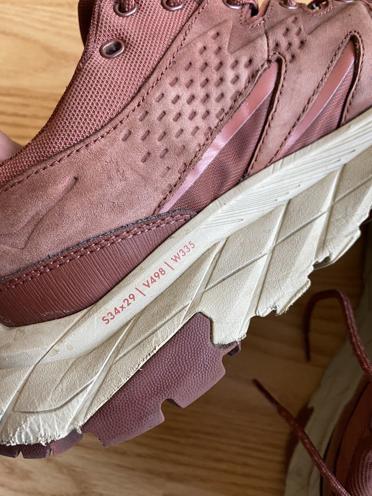 Hoka Hoka Anacapa Red Chunky Gore-tex Vibram Sneaker Shoes Rare Size US 7 / EU 40 - 7 Thumbnail