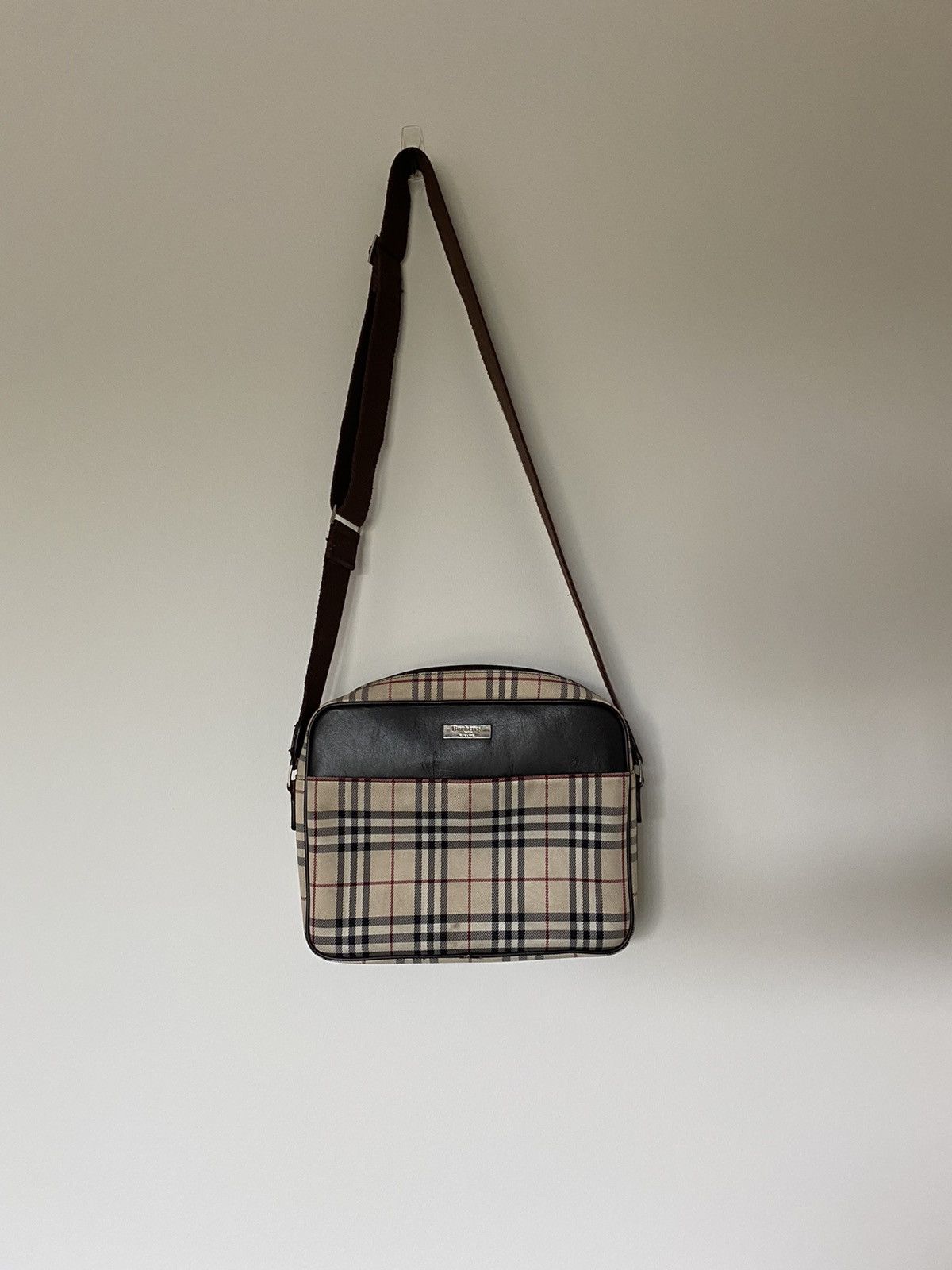 Burberry Burberry Blue Label Messenger Bag Nova Check Size ONE SIZE - 1 Thumbnail
