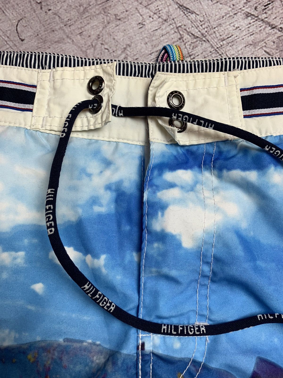 Tommy Hilfiger Vintage Tommy Hilfiger Y2K Shorts Size US 30 / EU 46 - 6 Thumbnail