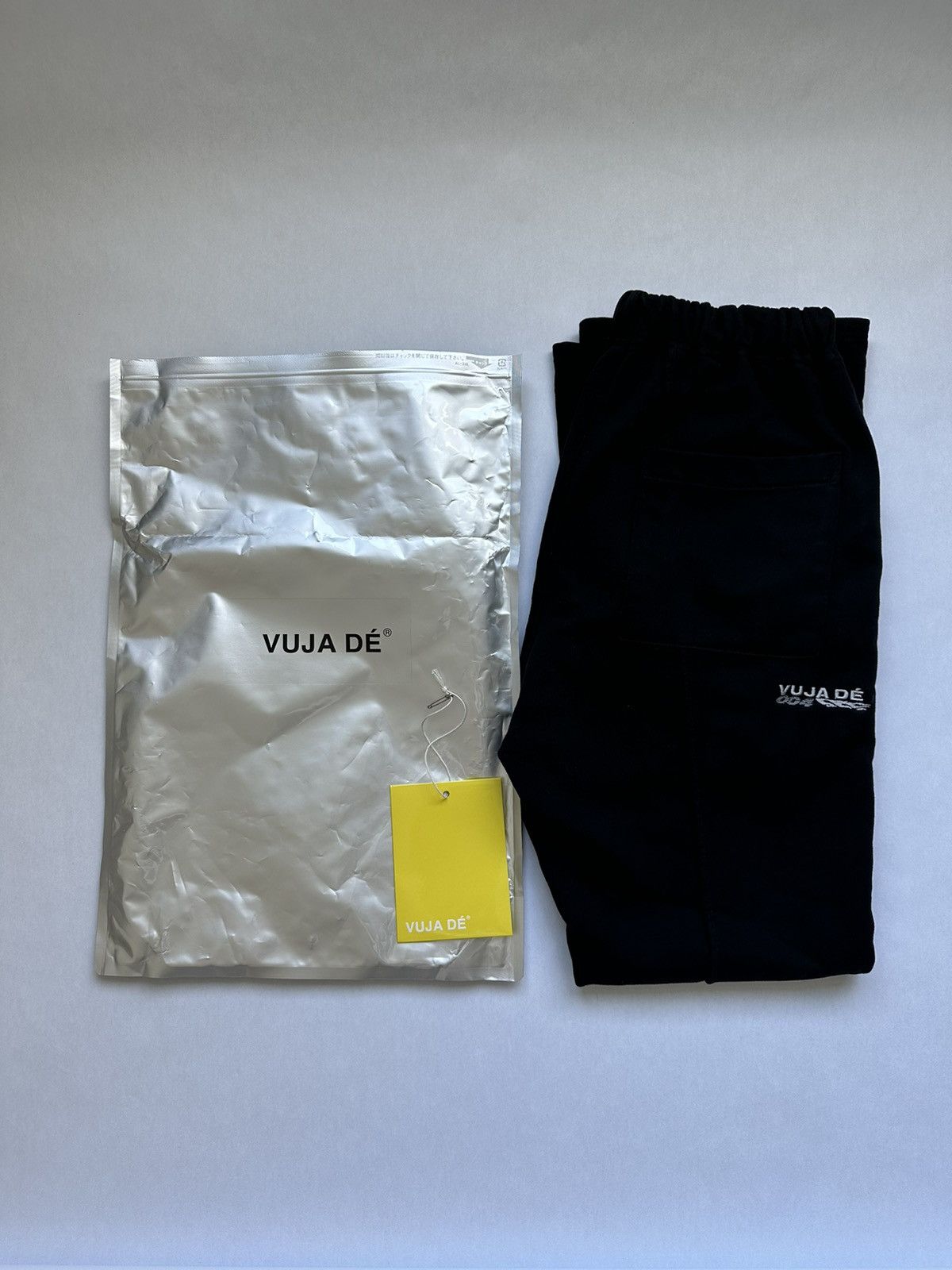 image of Vuja De 004 Pleated Lounge Pants Trousers in Black, Men's (Size 28)