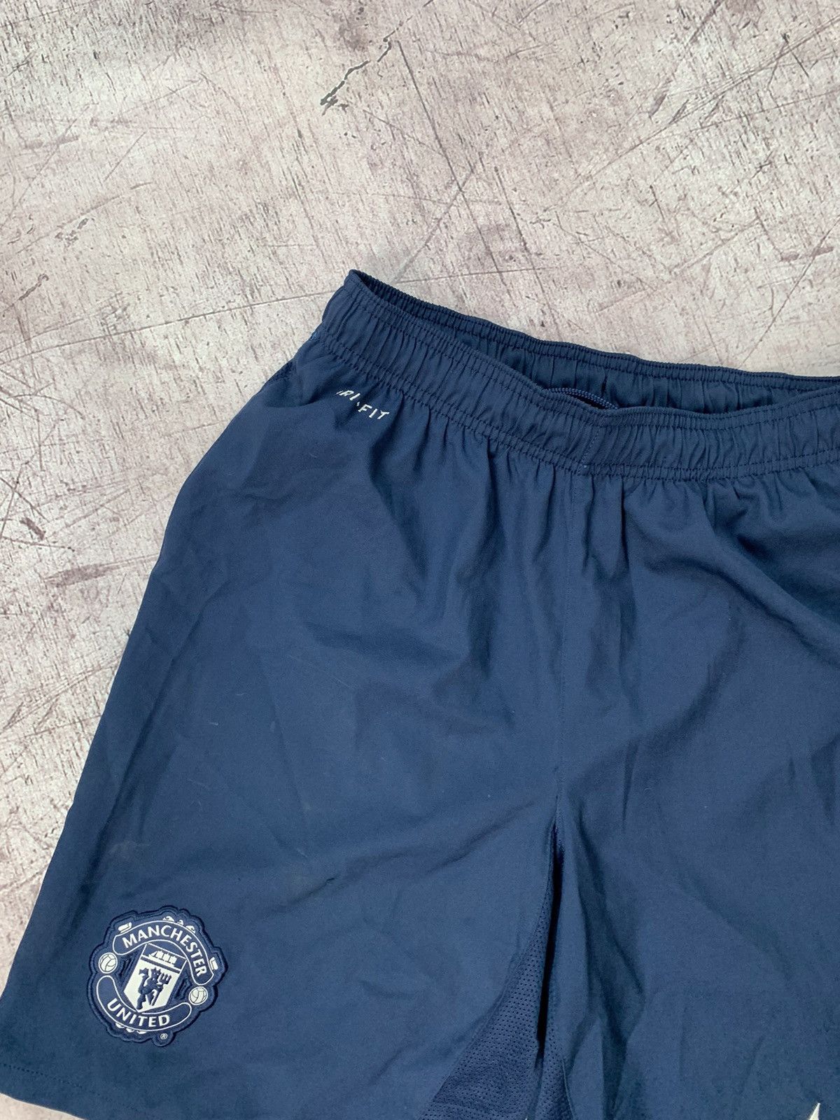 Nike Vintage Nike Manchester United Shorts Size US 30 / EU 46 - 4 Thumbnail