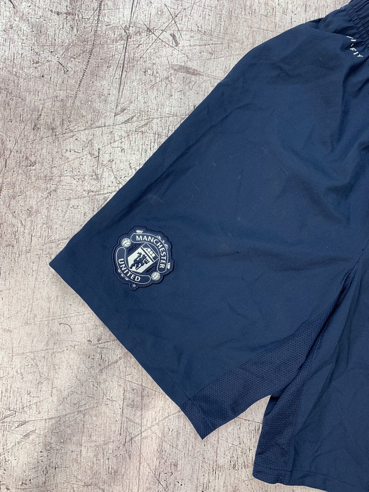 Nike Vintage Nike Manchester United Shorts Size US 30 / EU 46 - 5 Thumbnail
