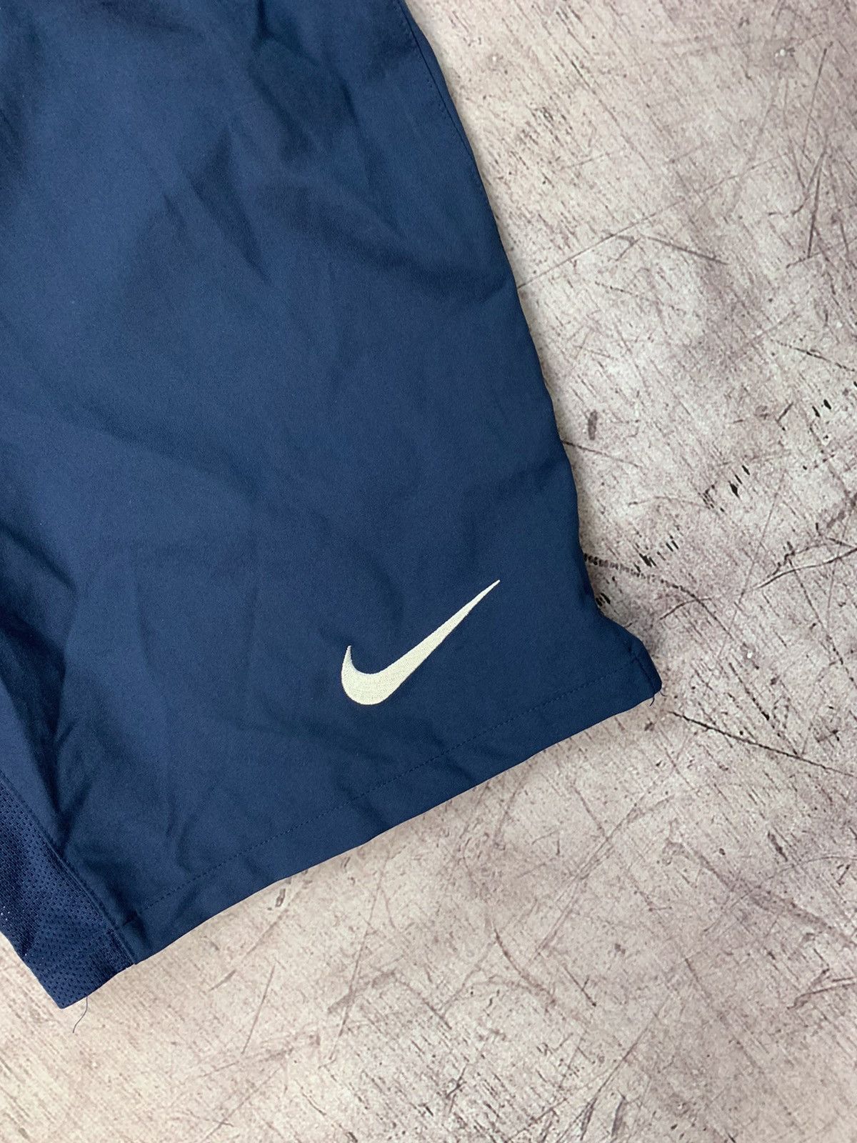Nike Vintage Nike Manchester United Shorts Size US 30 / EU 46 - 3 Thumbnail