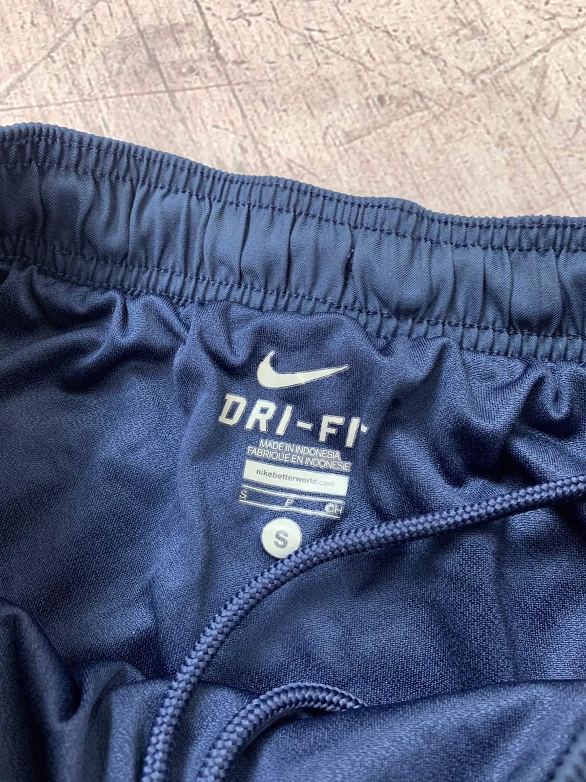 Nike Vintage Nike Manchester United Shorts Size US 30 / EU 46 - 11 Thumbnail