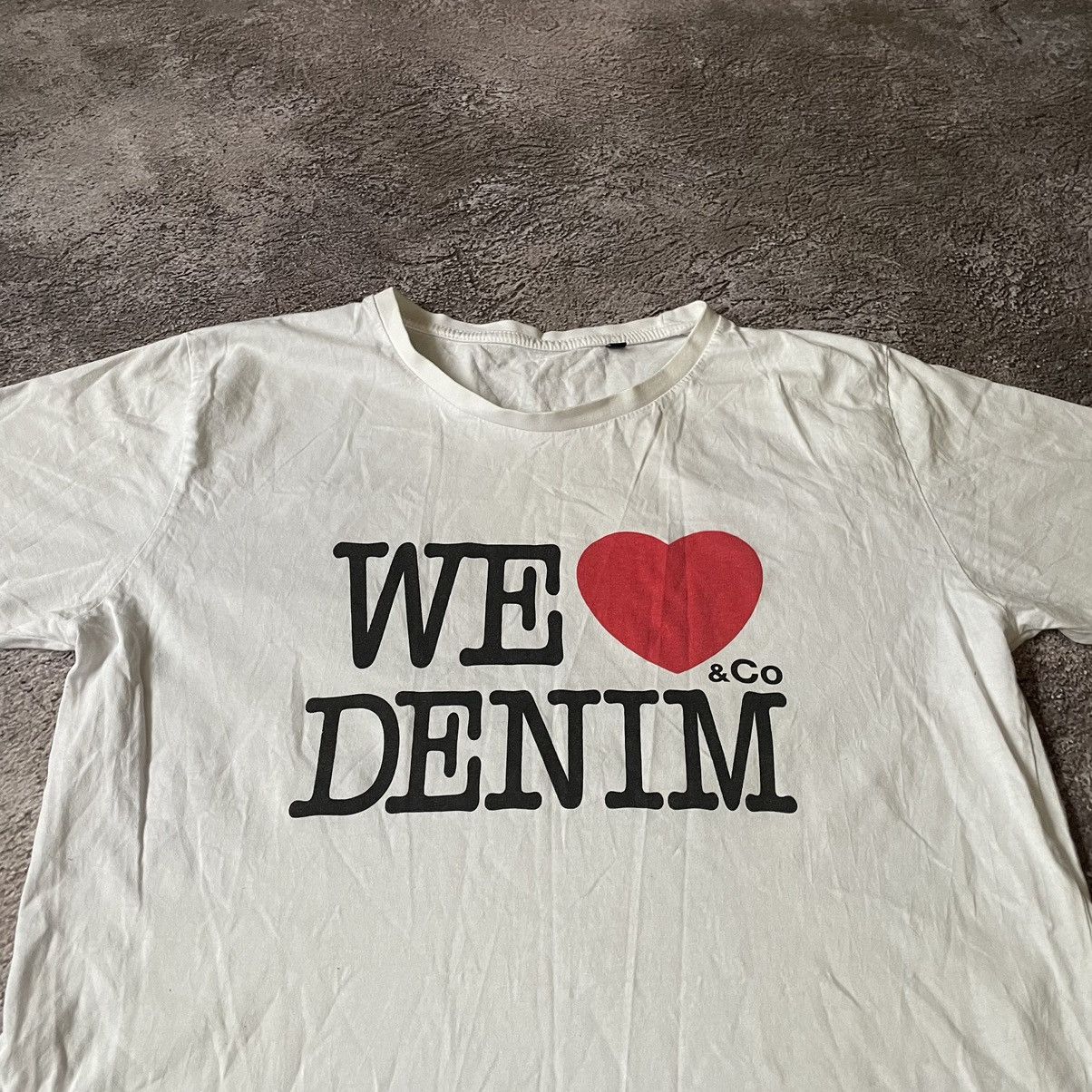 Vintage VINTAGE Y2K “ WE ❤️ DENIM CO LOGO “ FUNNY SLOGAN TEE Size US M / EU 48-50 / 2 - 5 Thumbnail