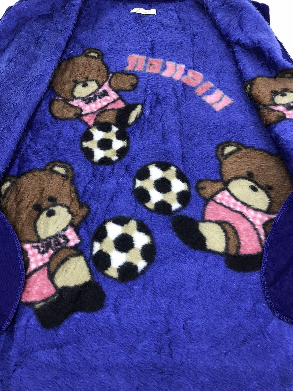 Japanese Brand × Vintage Vintage Kicker Bear Play Football Vest Fleece Jacket Size US L / EU 52-54 / 3 - 7 Thumbnail
