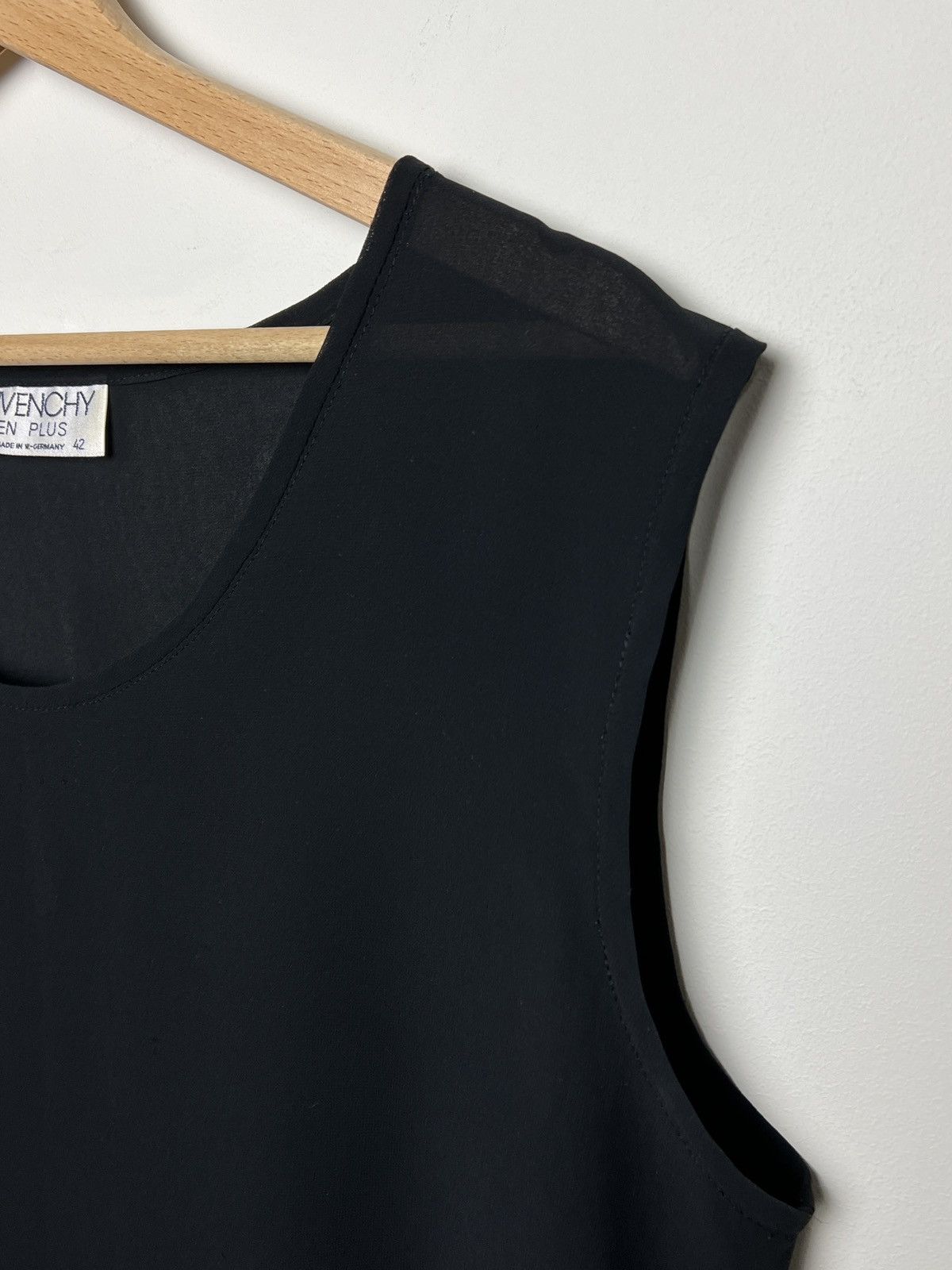 Givenchy givenchy sleeveless shirt vintage Size US L / EU 52-54 / 3 - 6 Thumbnail