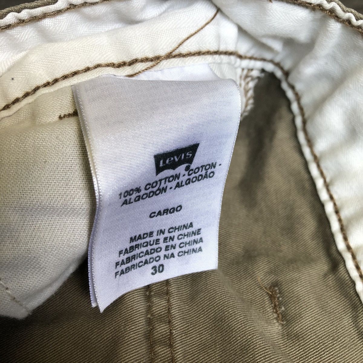 Levi's Vintage 2000s Levi’s Cargo Multi Pocket Shorts Size 30 Size US 30 / EU 46 - 7 Thumbnail