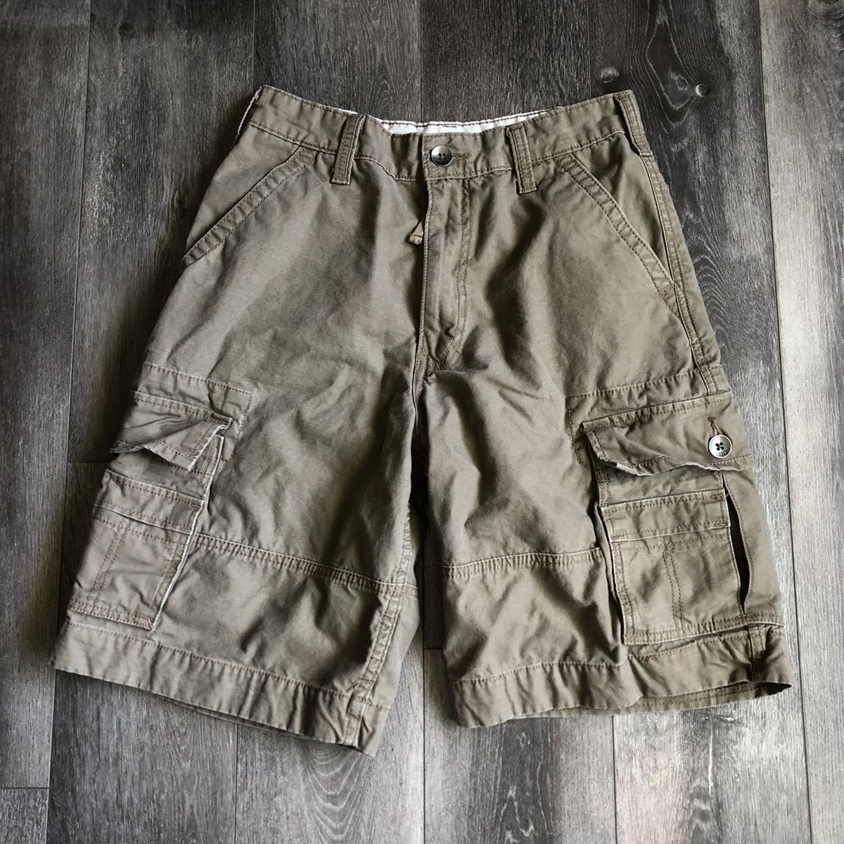 Levi's Vintage 2000s Levi’s Cargo Multi Pocket Shorts Size 30 Size US 30 / EU 46 - 2 Thumbnail