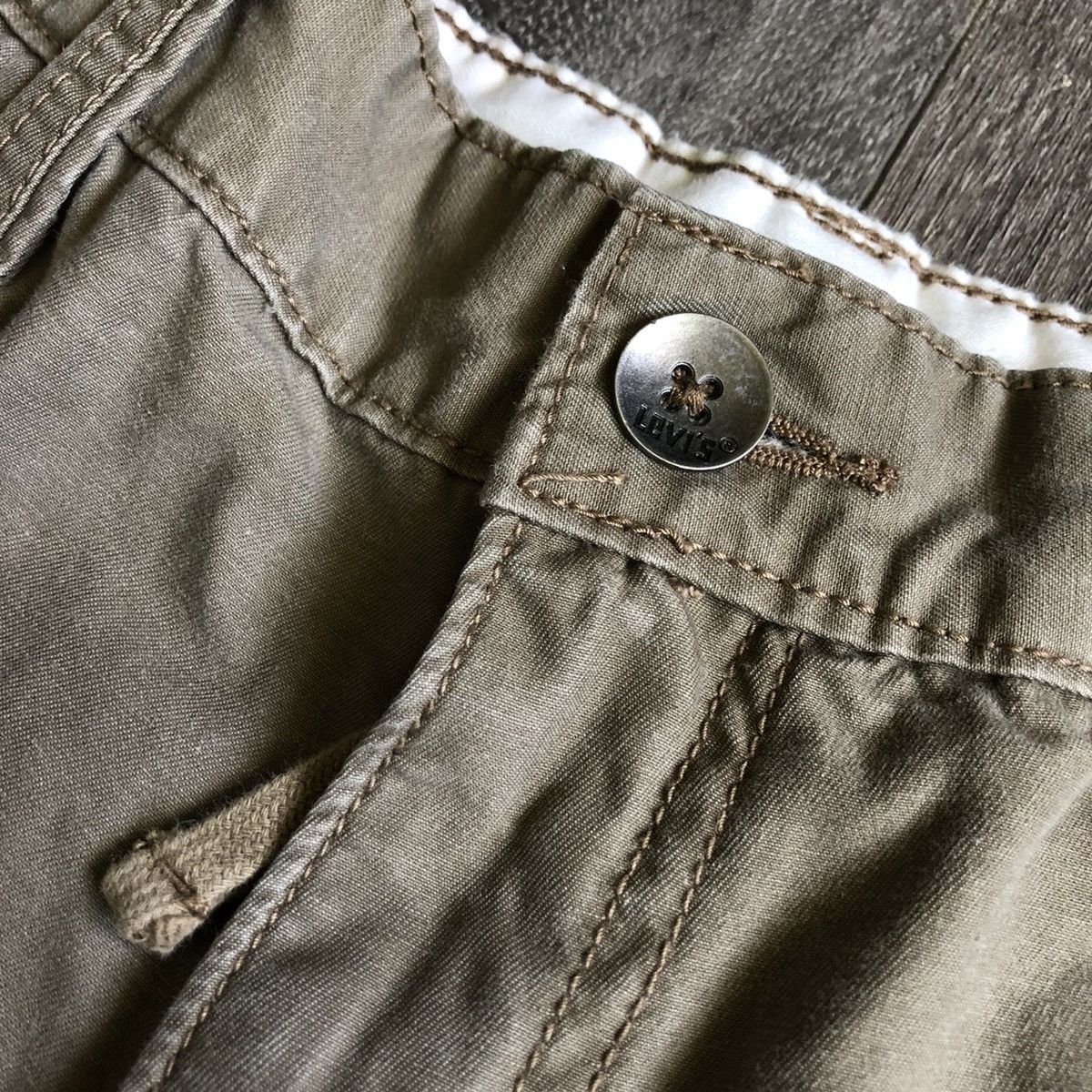 Levi's Vintage 2000s Levi’s Cargo Multi Pocket Shorts Size 30 Size US 30 / EU 46 - 5 Thumbnail