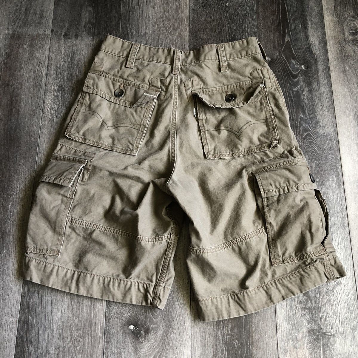 Levi's Vintage 2000s Levi’s Cargo Multi Pocket Shorts Size 30 Size US 30 / EU 46 - 1 Thumbnail