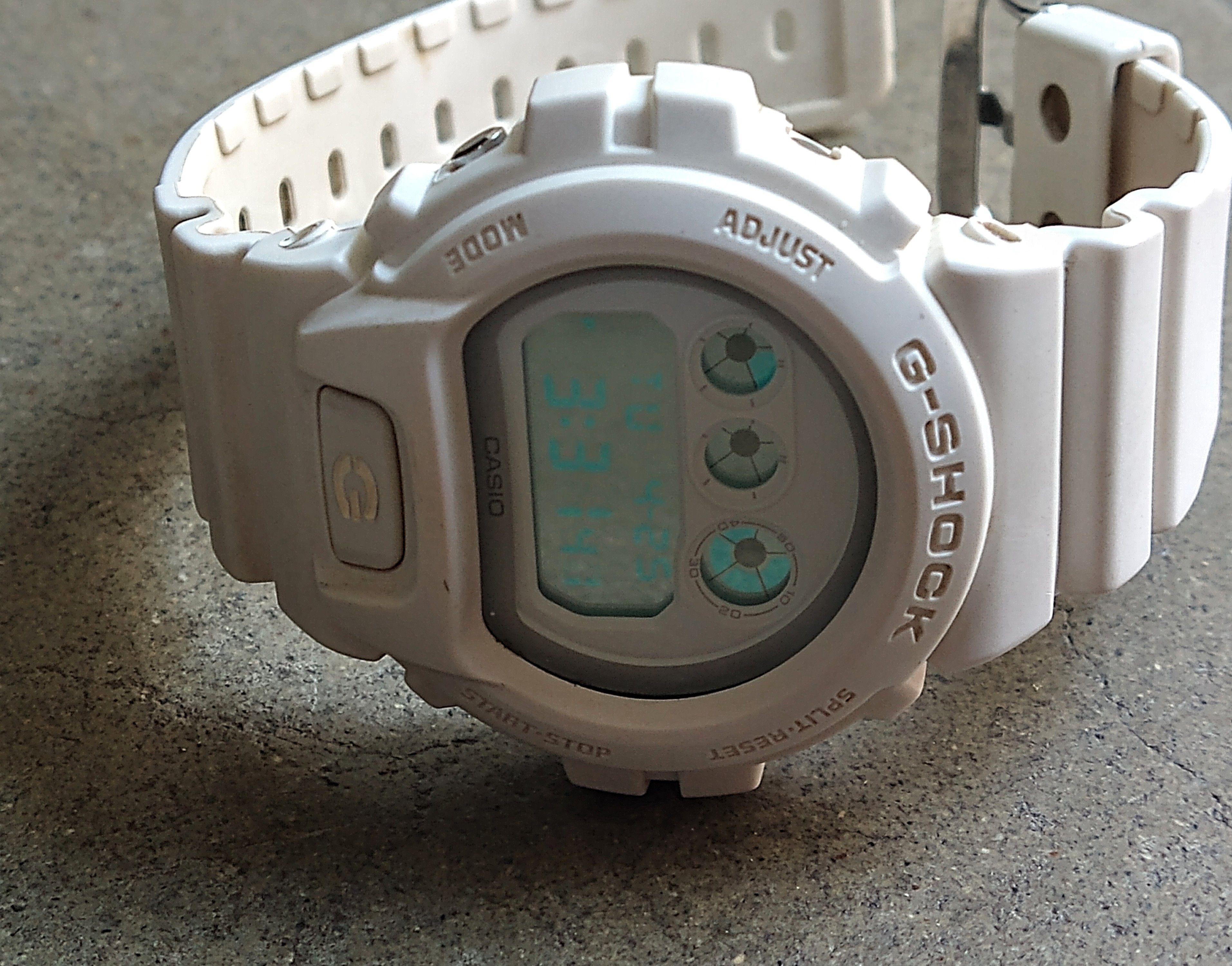Casio × G Shock Casio G-Shock DW-6900WW White Wristwatch Rubber Whiteout Size ONE SIZE - 4 Thumbnail