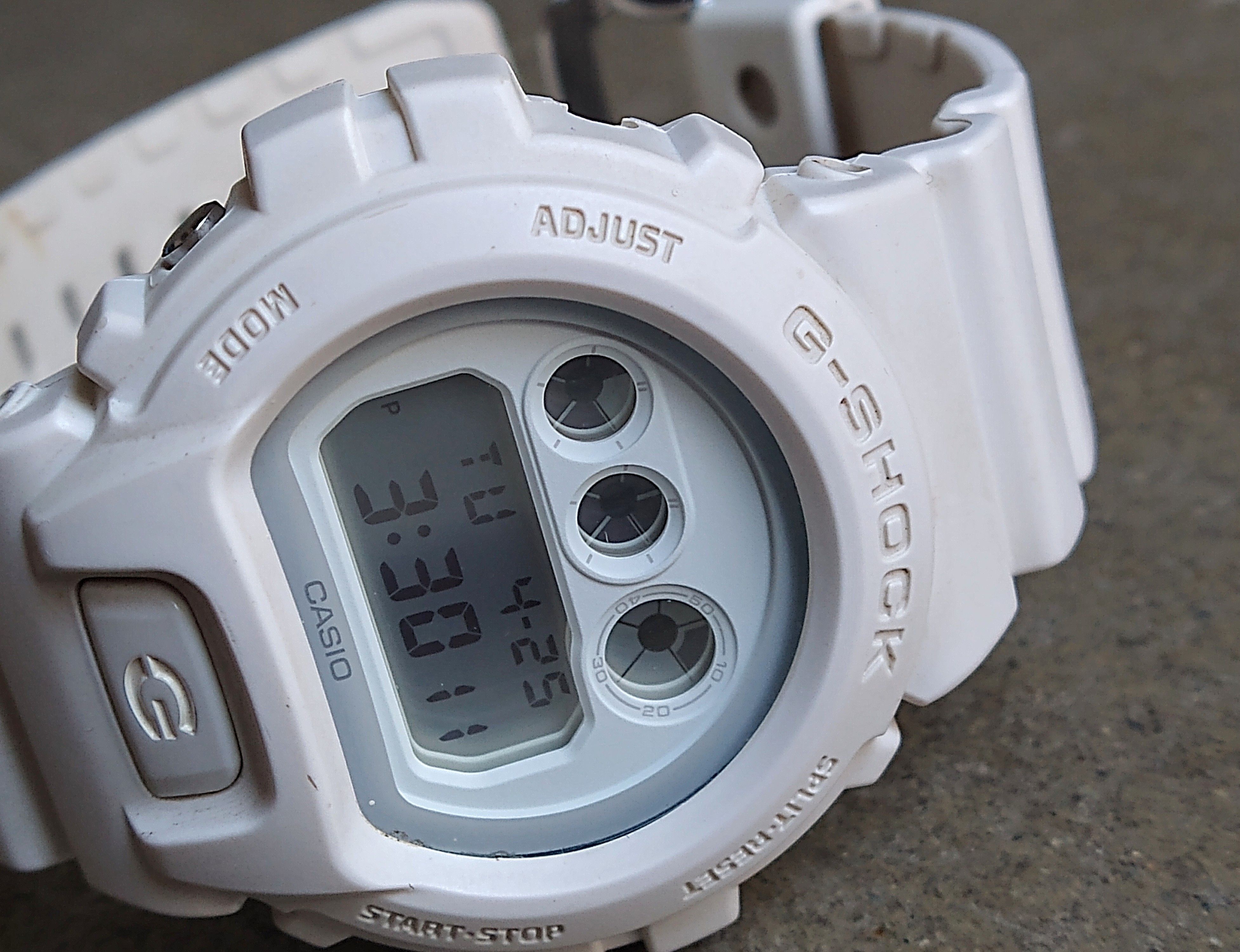 Casio × G Shock Casio G-Shock DW-6900WW White Wristwatch Rubber Whiteout Size ONE SIZE - 3 Thumbnail