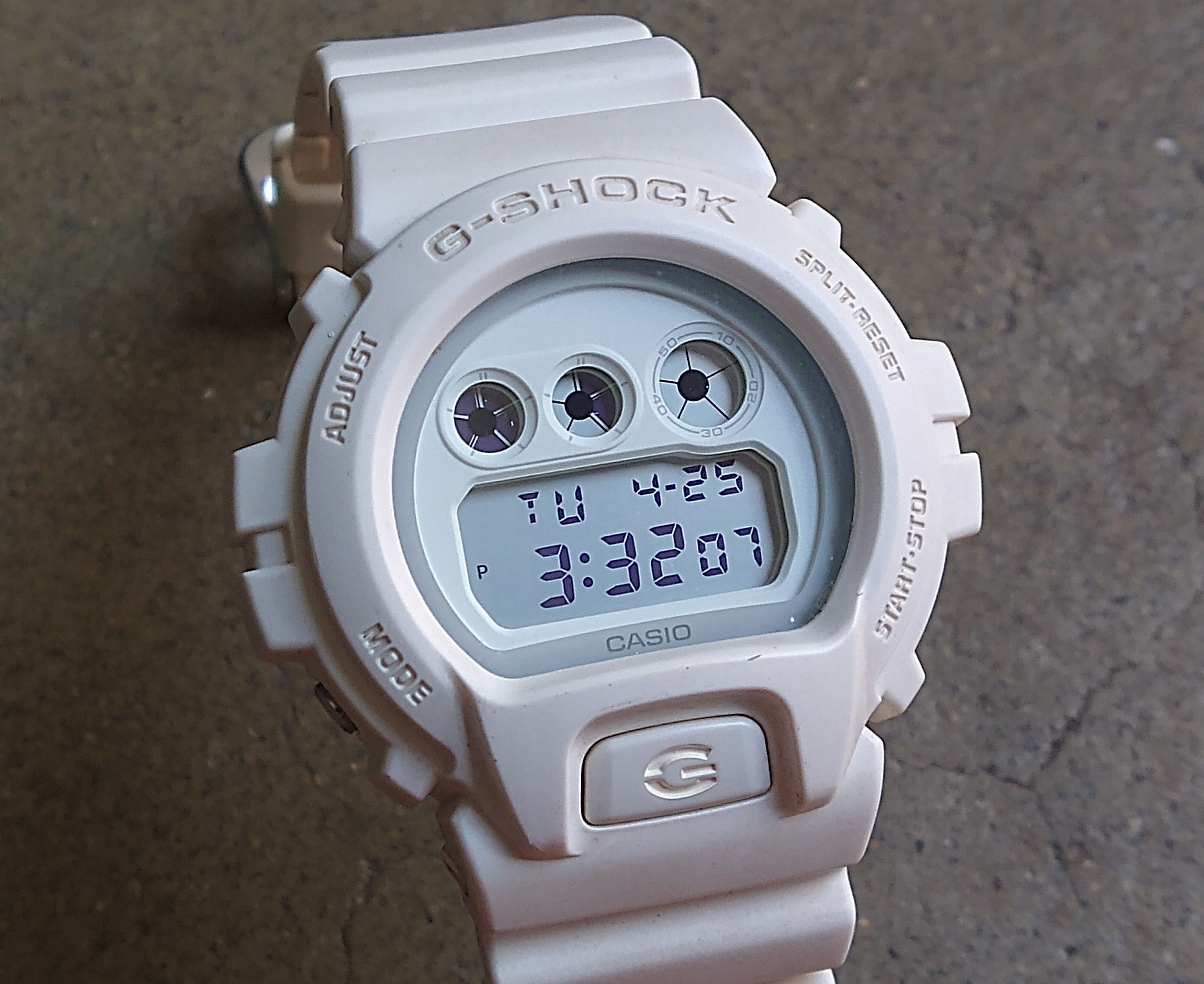 Casio × G Shock Casio G-Shock DW-6900WW White Wristwatch Rubber Whiteout Size ONE SIZE - 2 Thumbnail