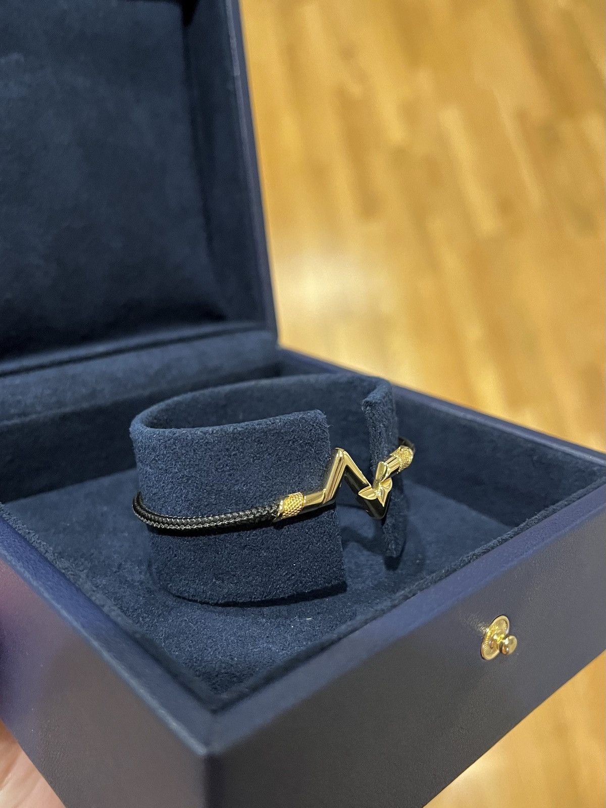 Louis Vuitton Louis Vuitton Volt Bracelet Size ONE SIZE - 3 Thumbnail