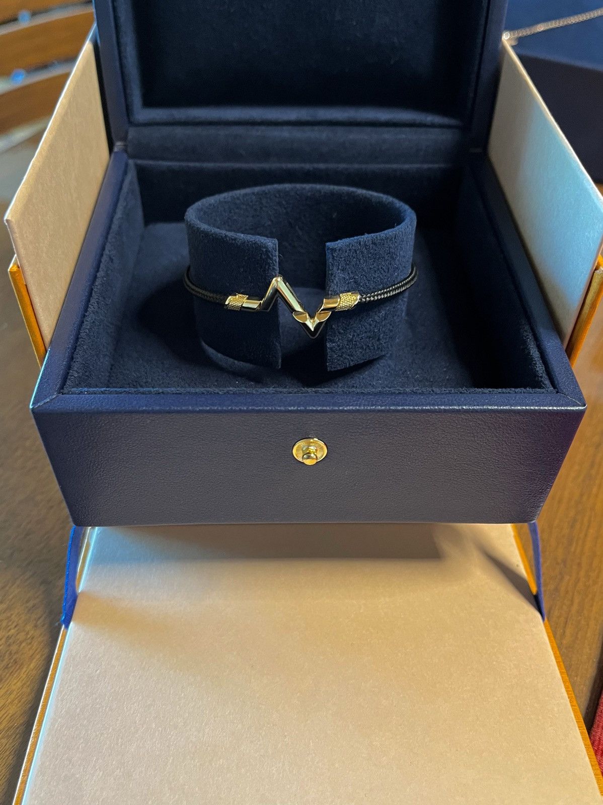 Louis Vuitton Louis Vuitton Volt Bracelet Size ONE SIZE - 4 Thumbnail