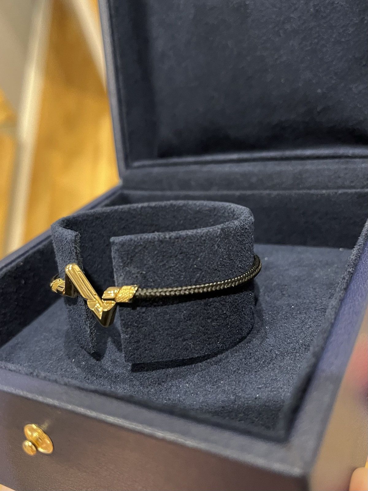 Louis Vuitton Louis Vuitton Volt Bracelet Size ONE SIZE - 2 Thumbnail