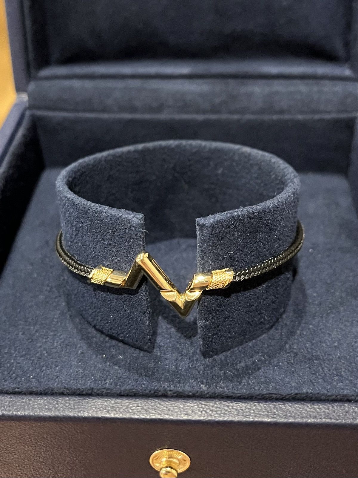 Louis Vuitton Louis Vuitton Volt Bracelet Size ONE SIZE - 1 Thumbnail